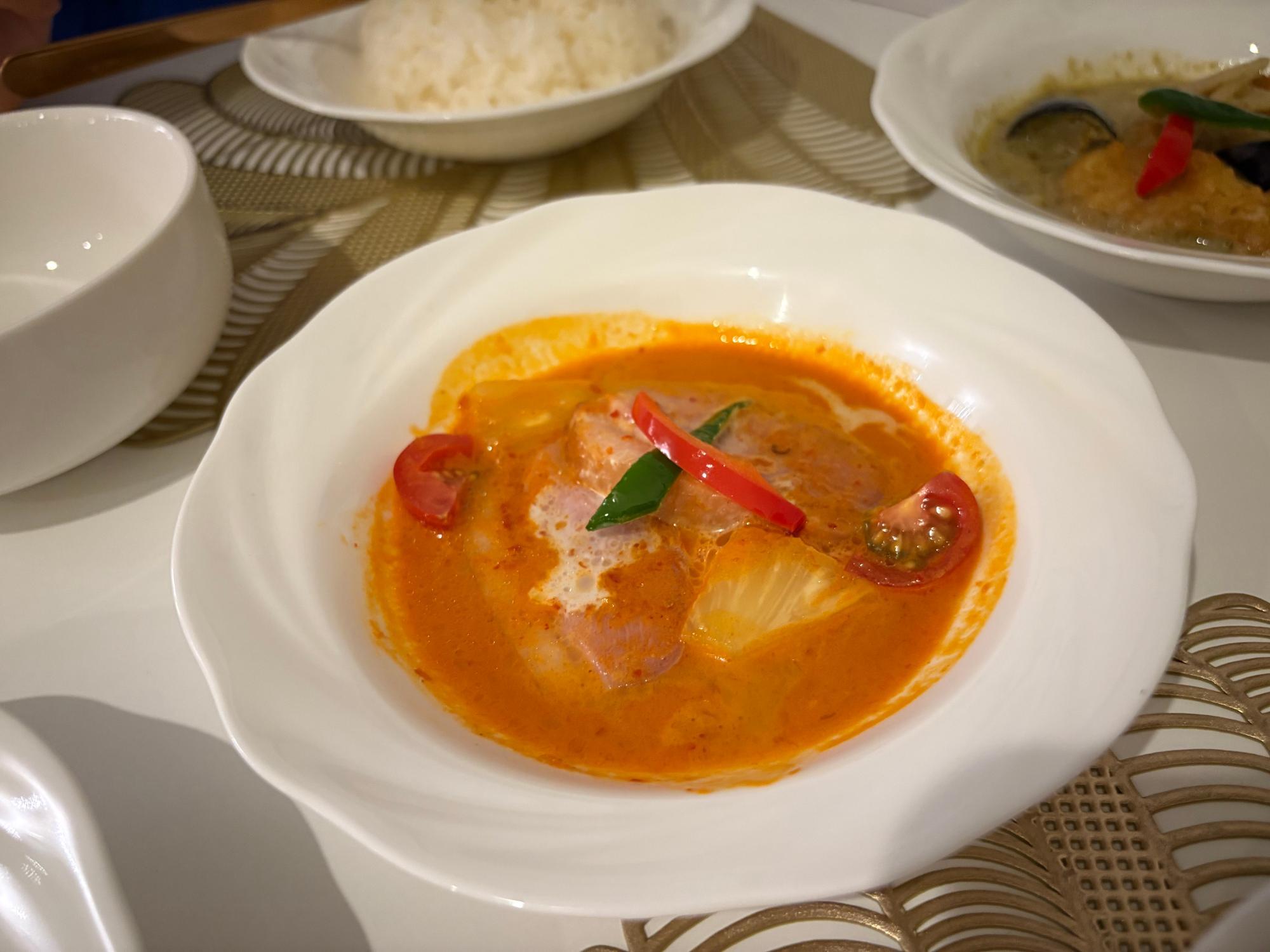 タイ料理レストラン バンコクコーナー  ローストダックレッドカレー