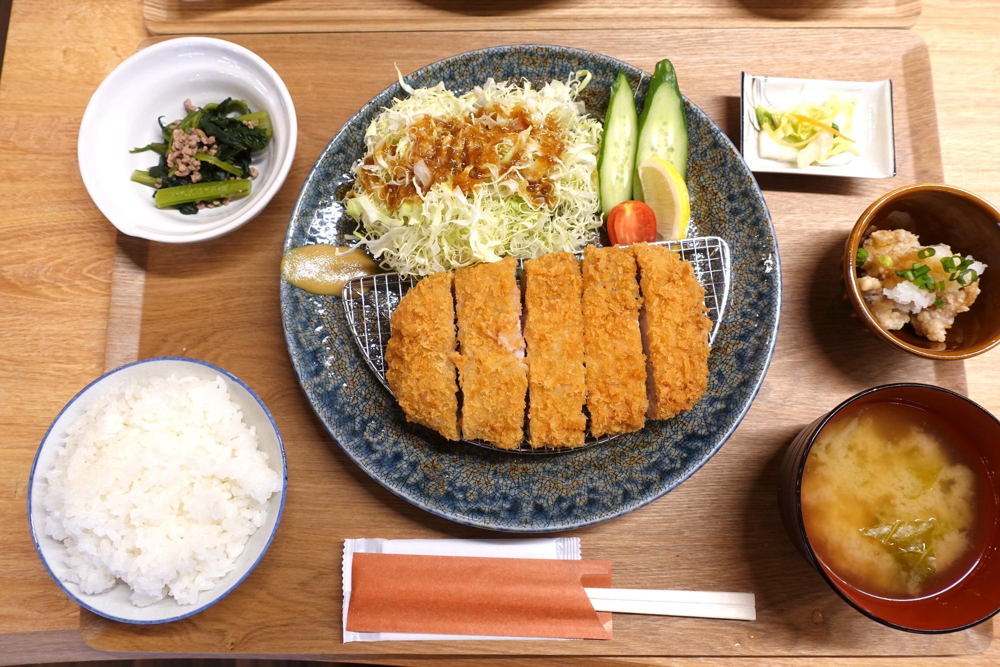 「きちんとごはん 虹」ローストンカツ