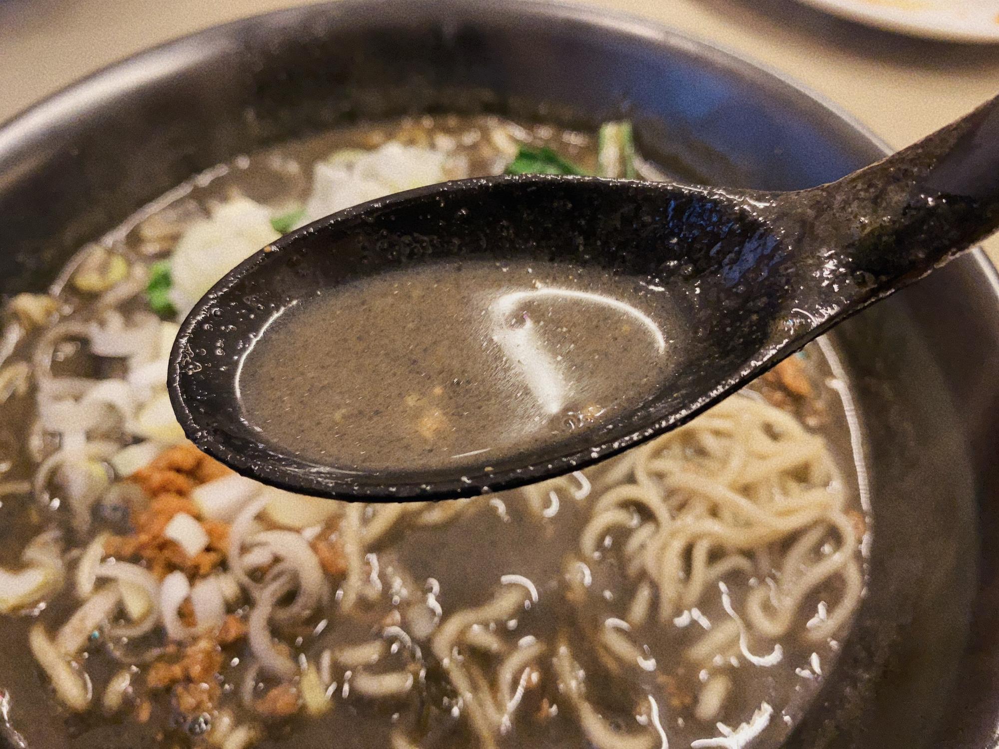 坦々麺とお肉の会社(同)みなかわ 黒胡麻坦々麺 スープ