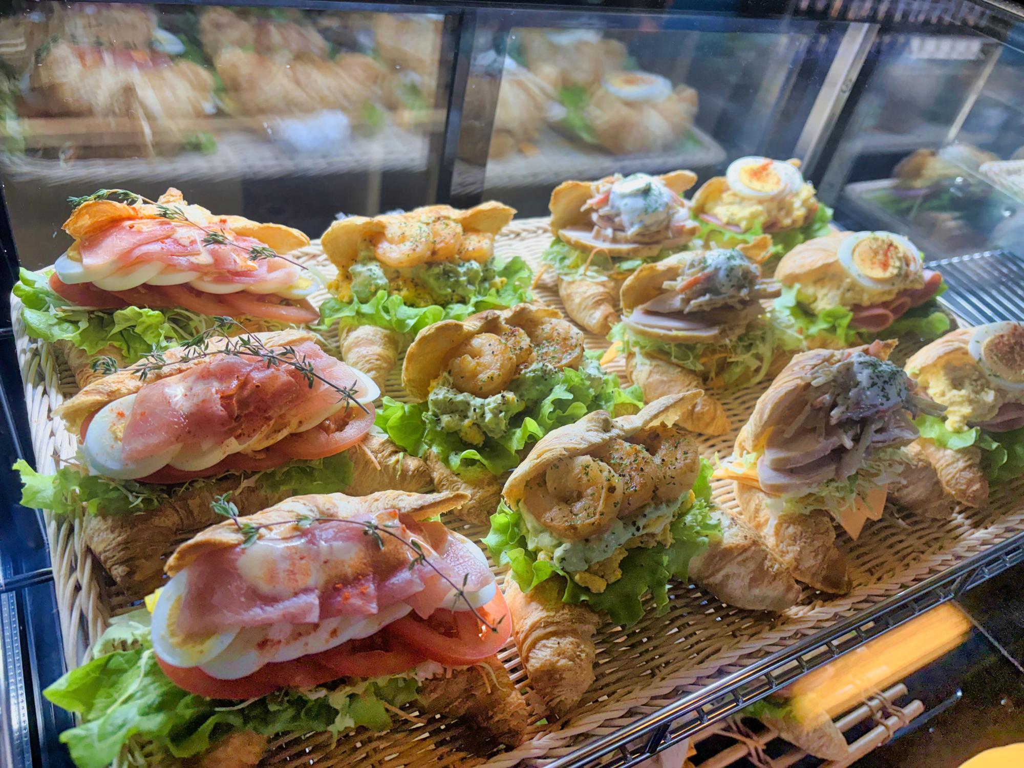 Rainy Wood(レイニー ウッド) 幸せを運ぶクロワッサン