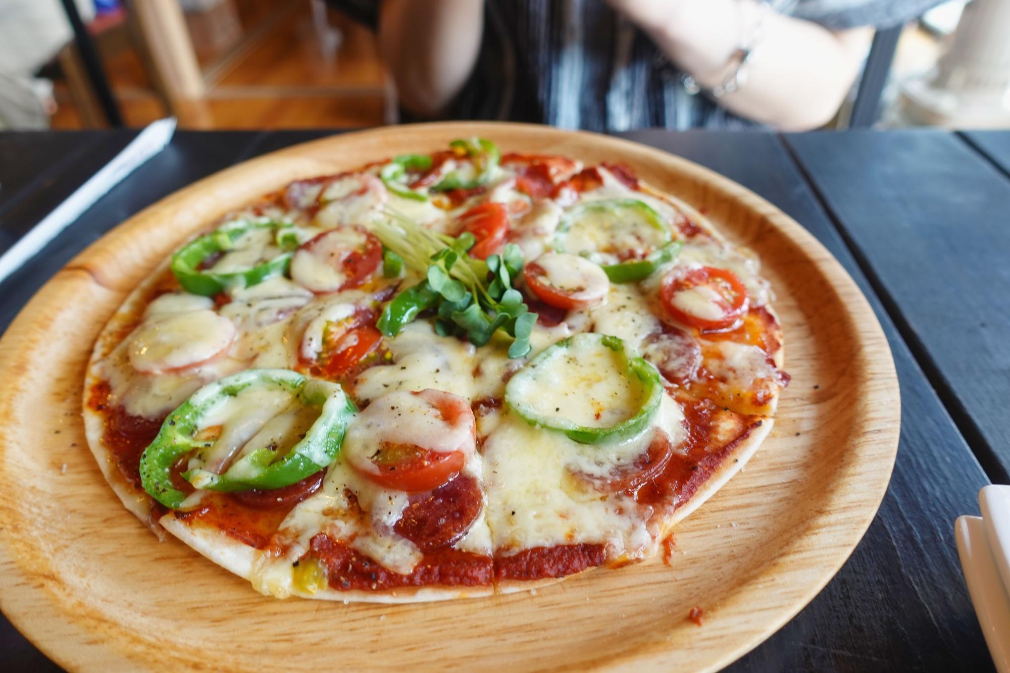 Antique Cafe 穂都璃/ほとり サラミピザ