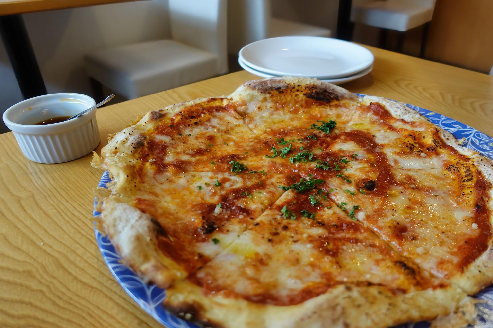 イルカパンナビアンコ ローマピッツァ(シンプルな薄生地)