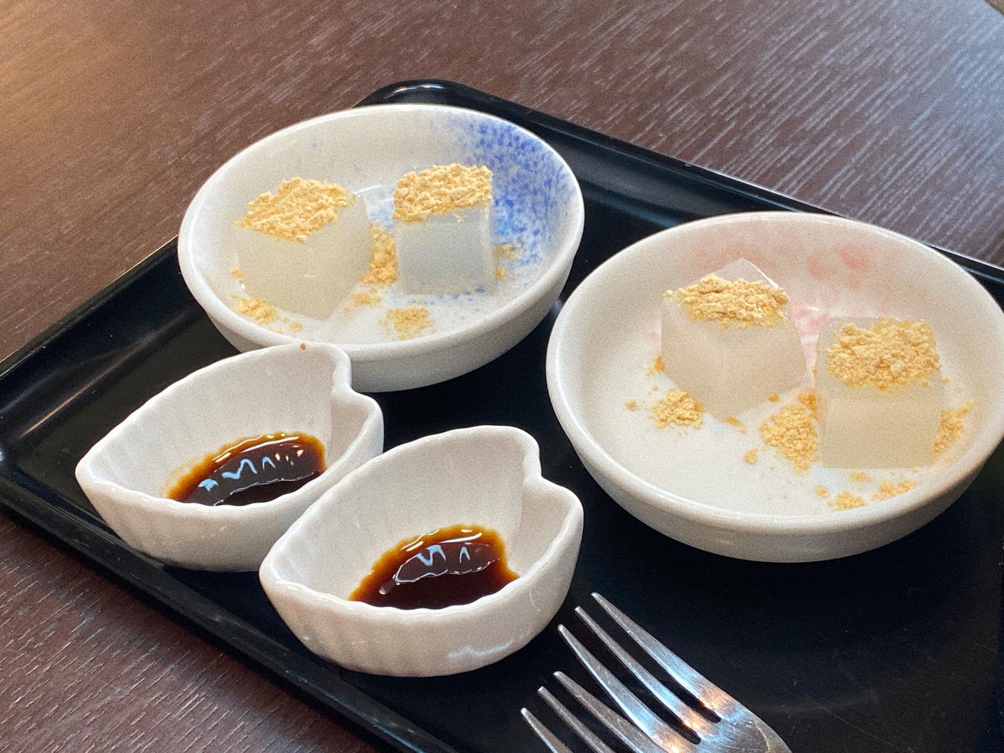 會津 おにやんま 甘味 蕎麦寒天 黒蜜がけ