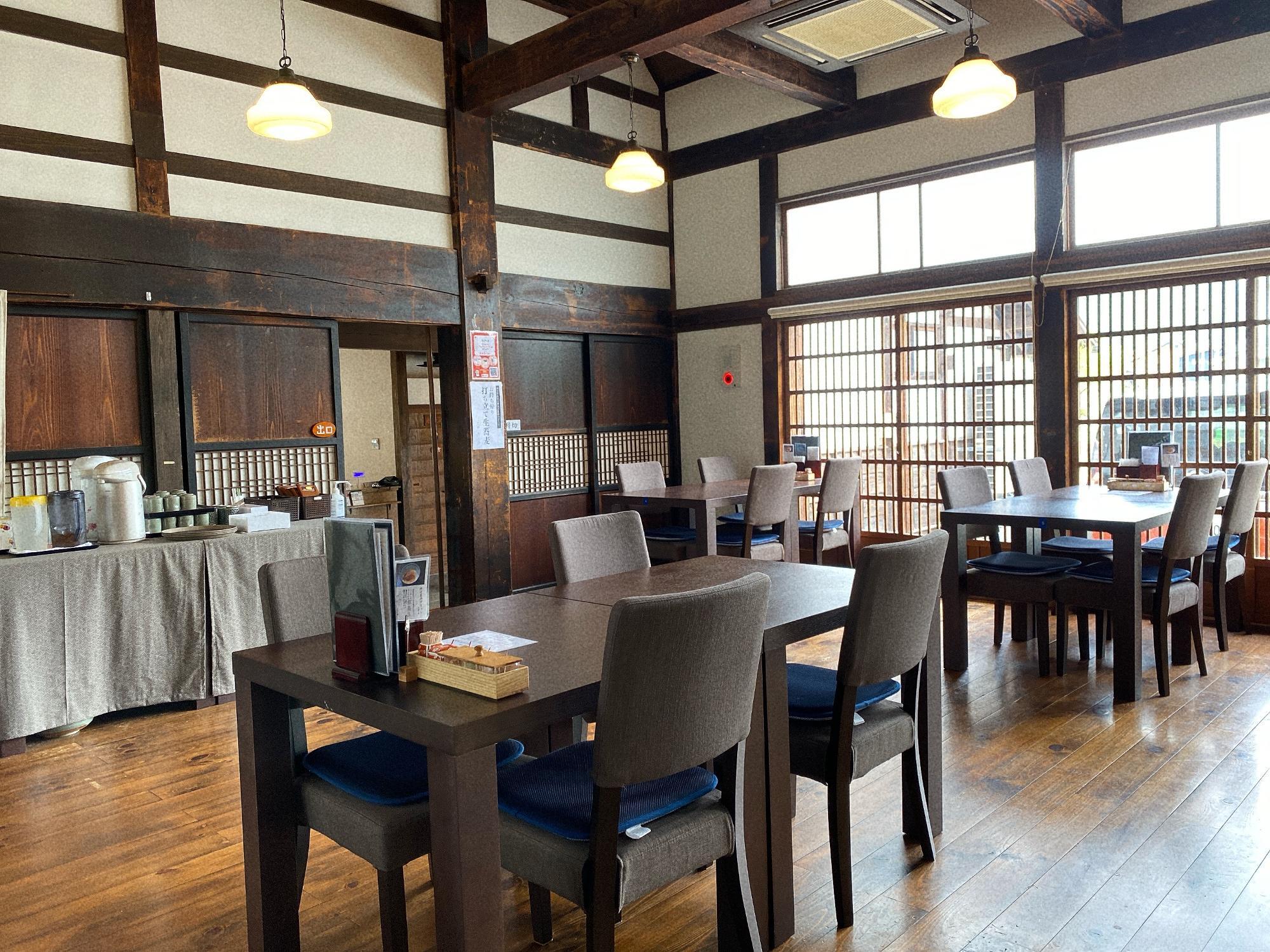 會津 おにやんま 店内 テーブル席