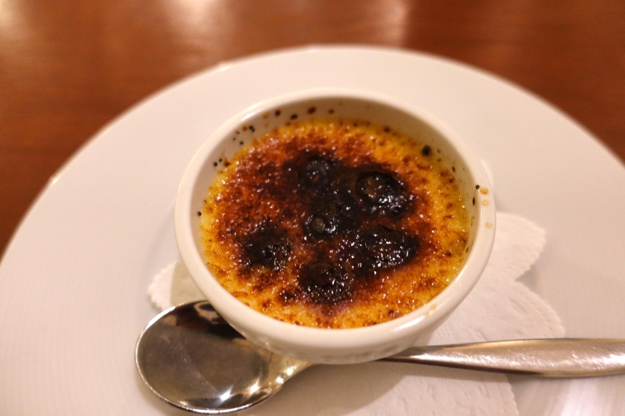 ワインバー ココット デザート ベリーのクリームブリュレ