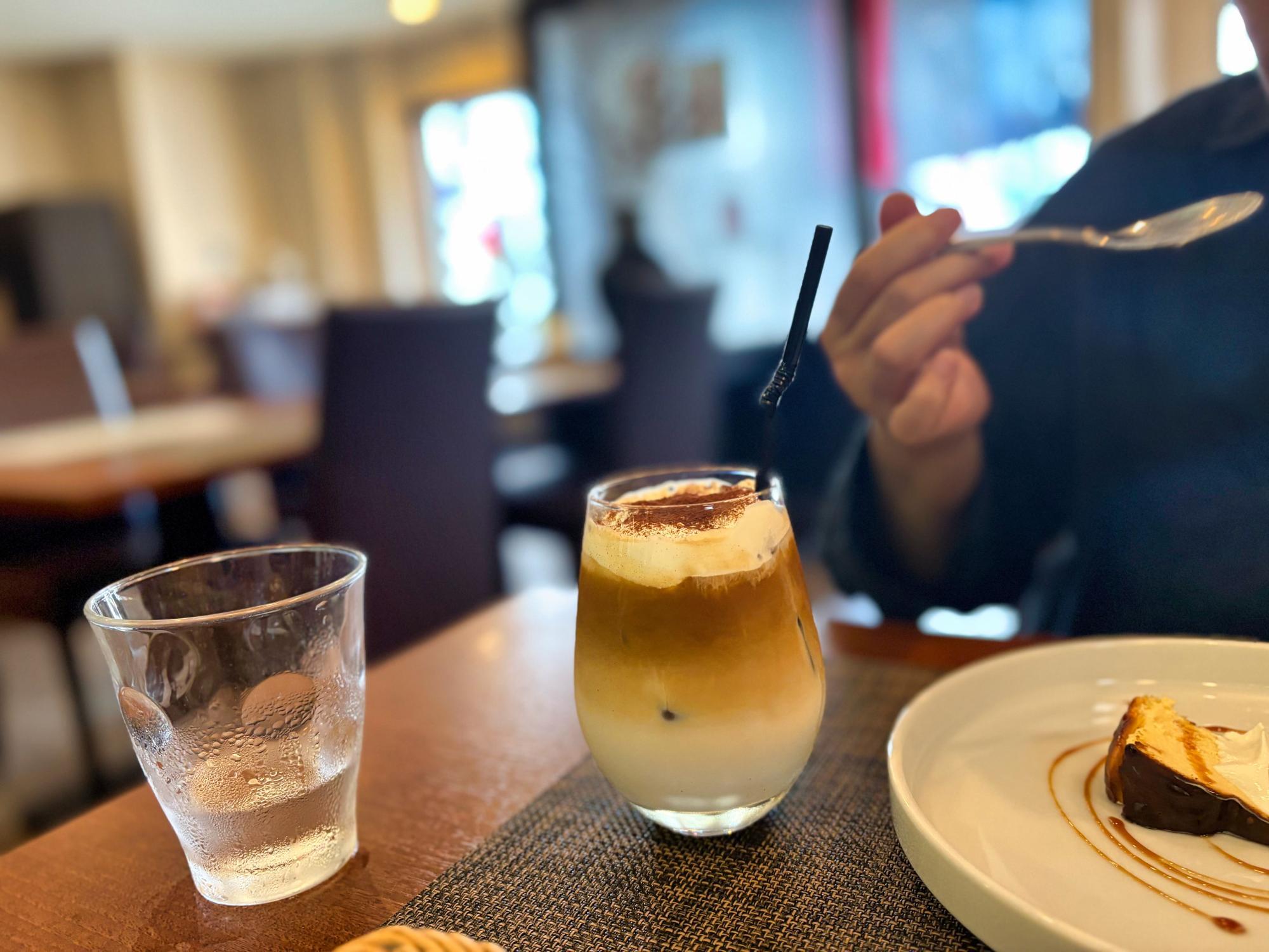 レストラン ラ レゾン/Restaurant la Raison アイス ヘーゼルナッツラテ