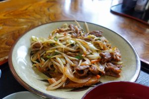 わたなべ食堂 もつ野菜炒め定食