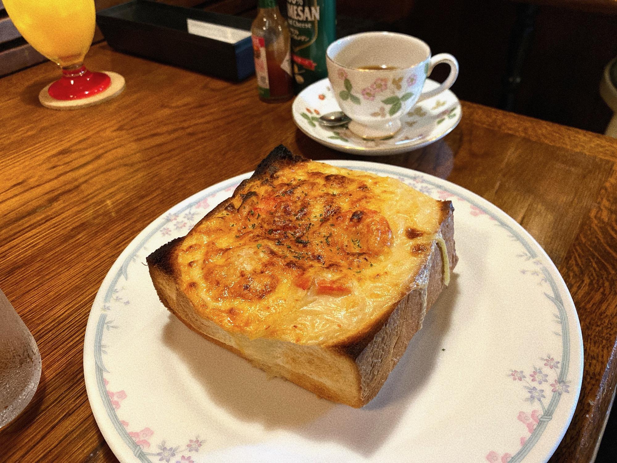 珈琲館 蔵 (くら)  海老のパングラタン