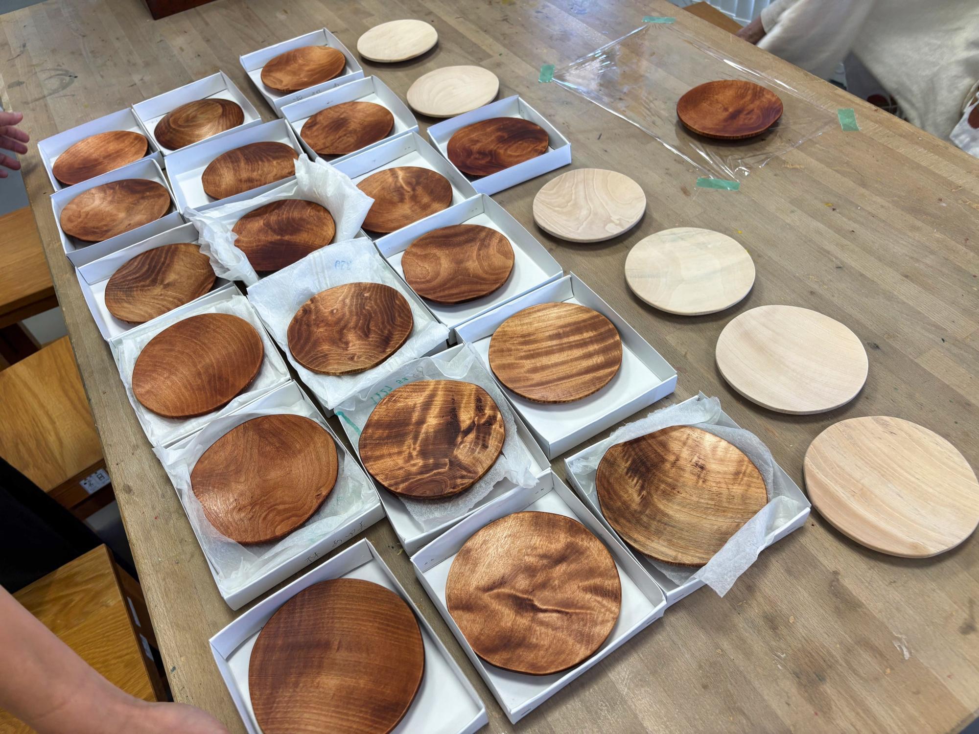 和合亮一さんと歩く「おとなの遠足」第3回 拭き漆 ワークショップ