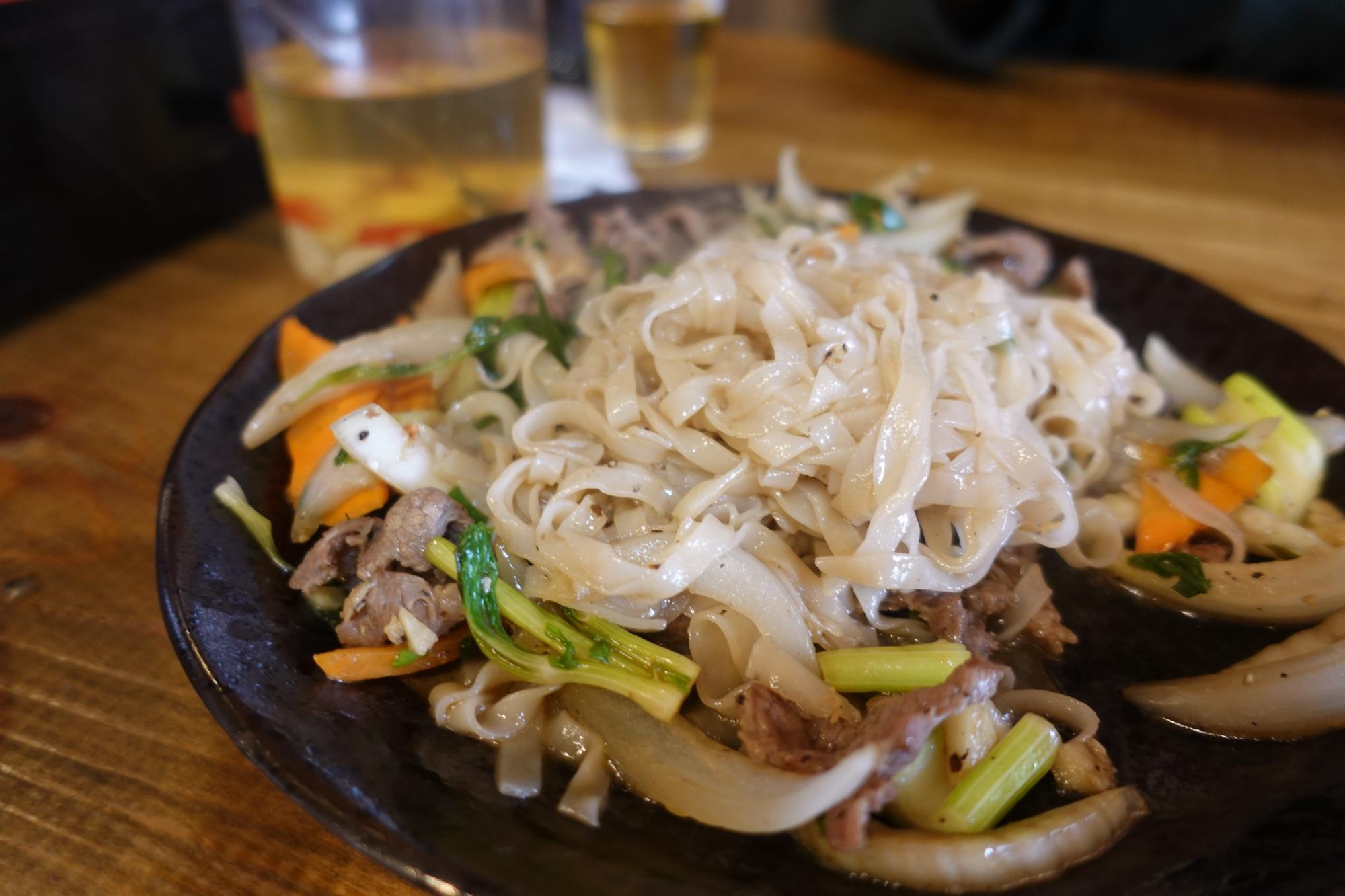 VIET NAM QUAN/ベトナム クアン 牛肉+野菜炒めフォー