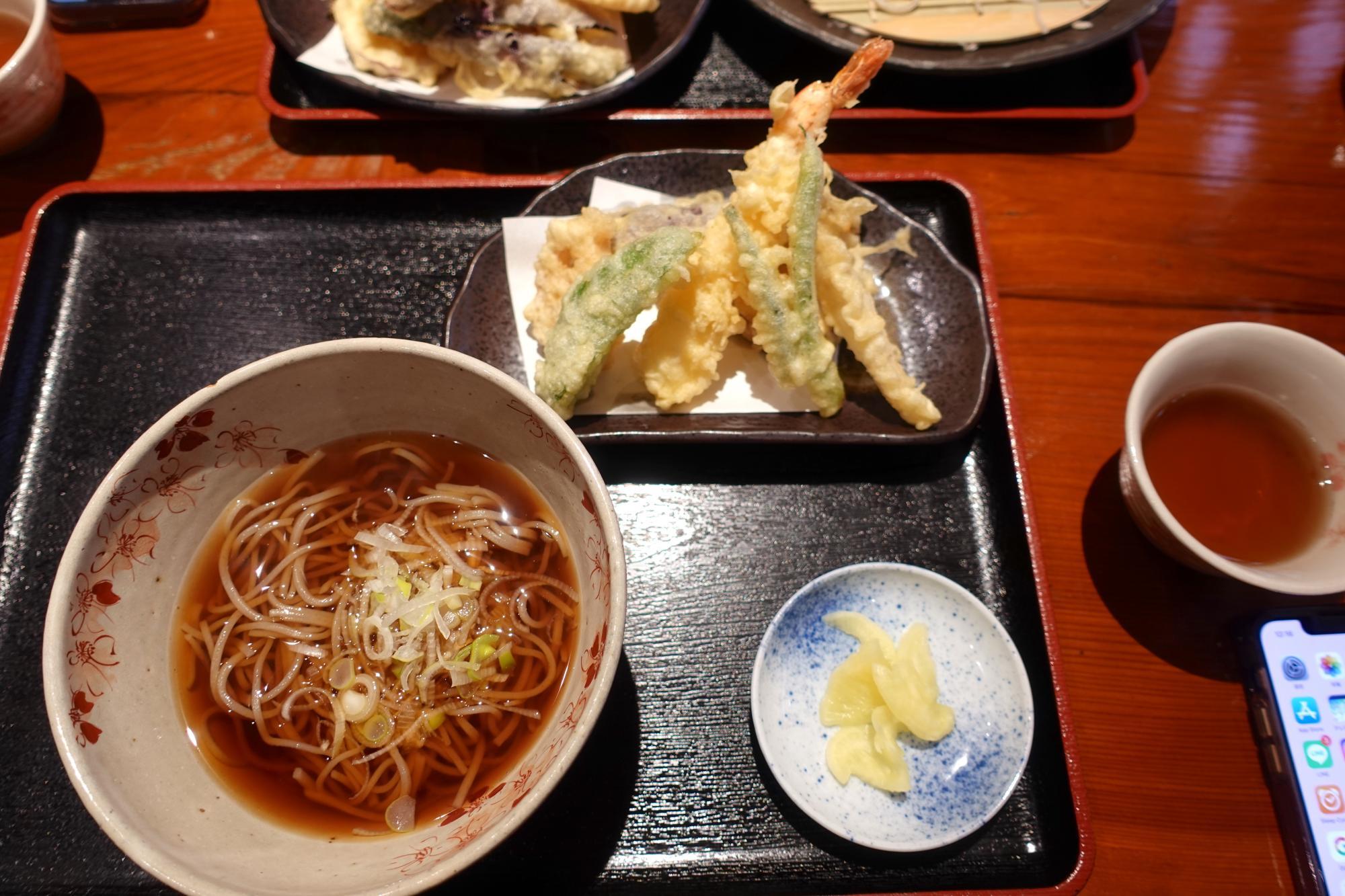 そば処 さくら 天ぷらそば　温かい蕎麦