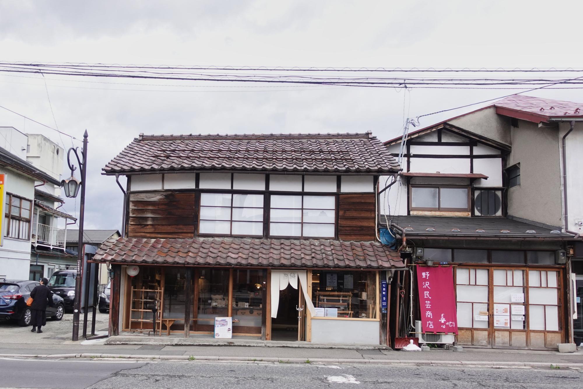 アップサイクル直営店 TUMUGI(つむぎ) 店舗 外観 駐車場