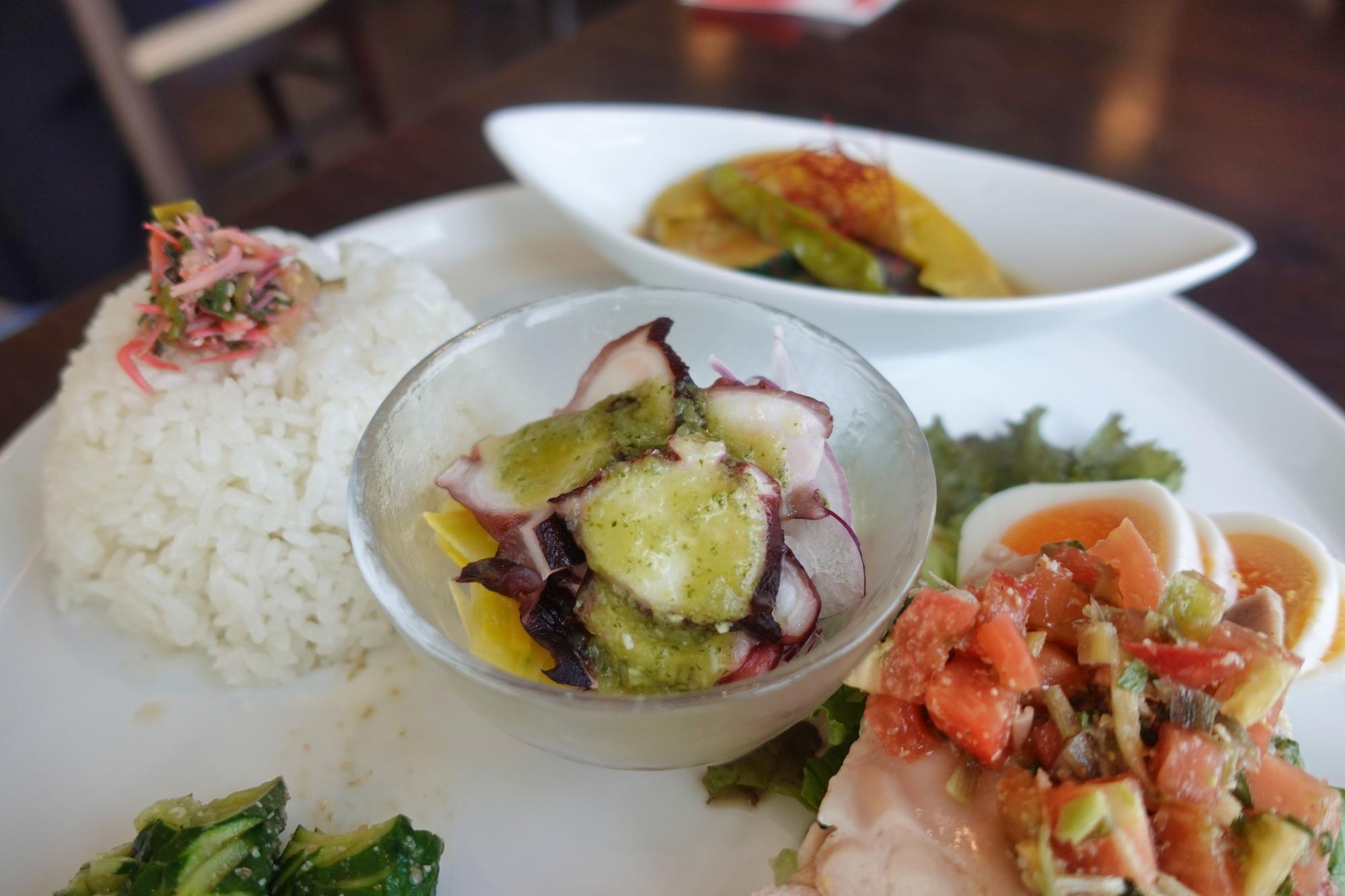 農家レストラン くうべぇる 夏野菜と常磐の彩りプレート