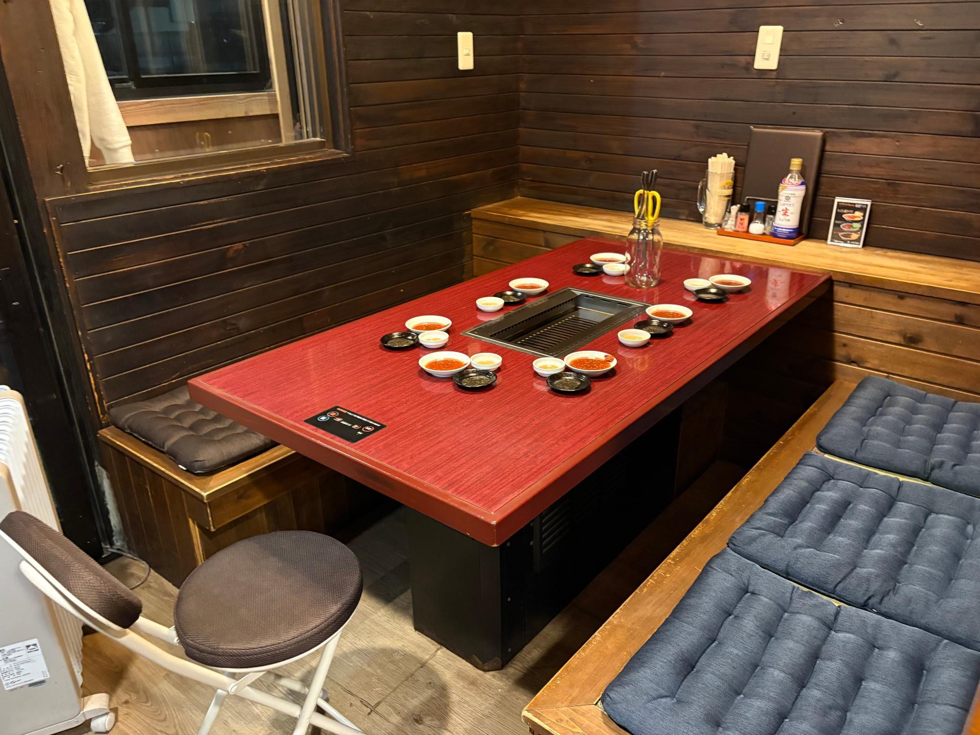 焼肉 丸忠 店内