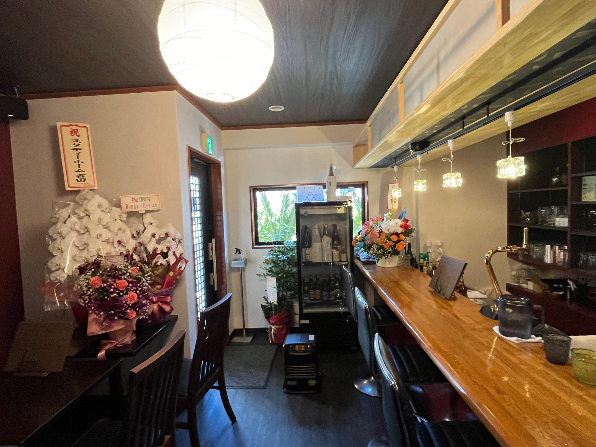 旬なご飯 有頂天 店内 入口付近