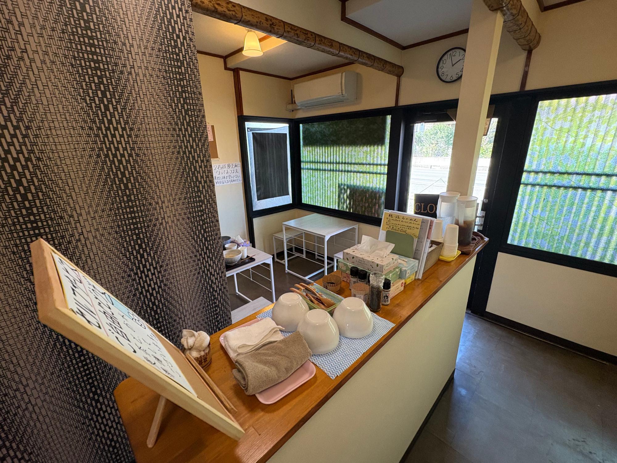 俺いのラーメン 店内