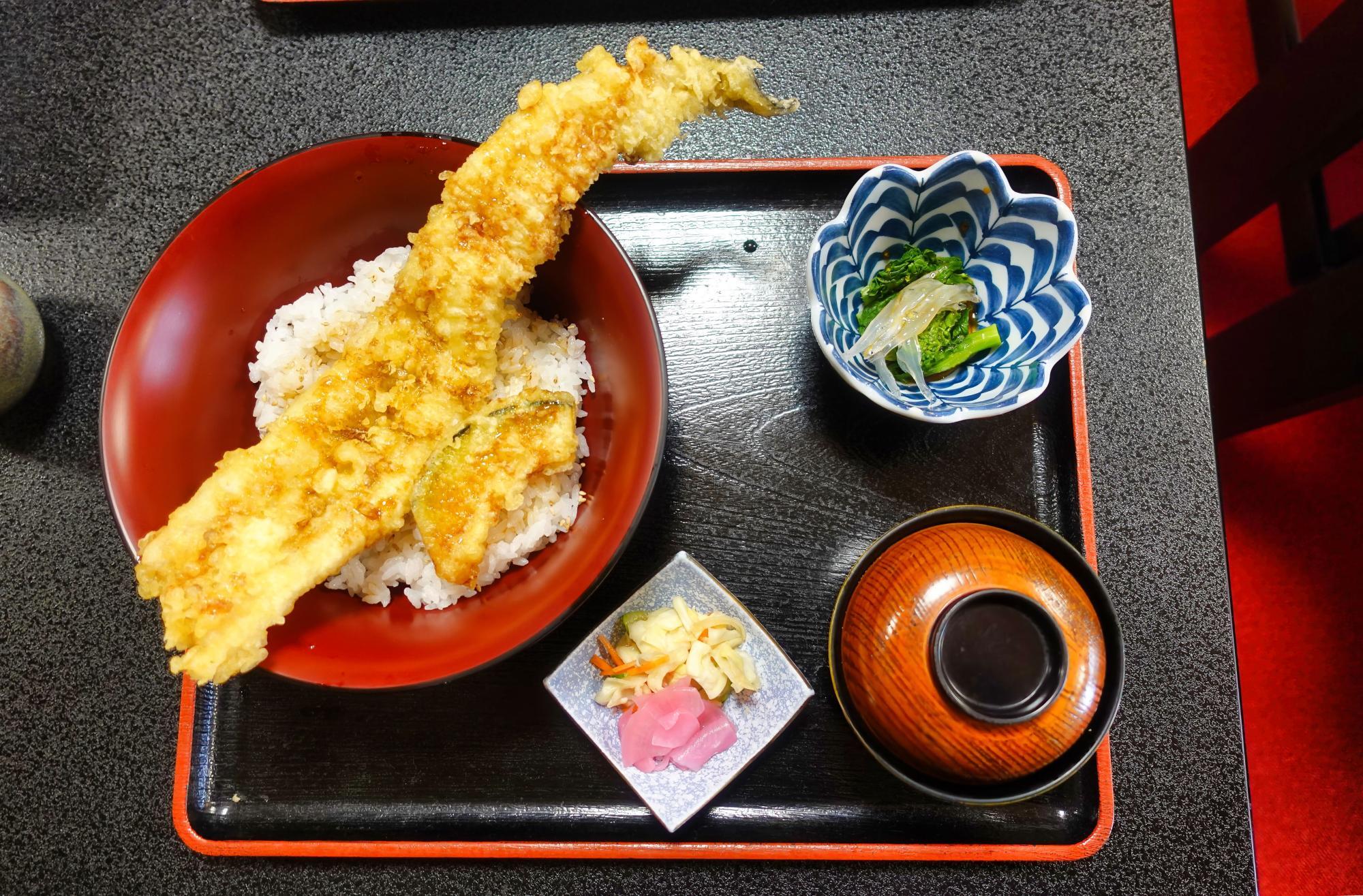 割烹 芳登里（ほとり）アナゴ天丼 本日のオススメ ランチ