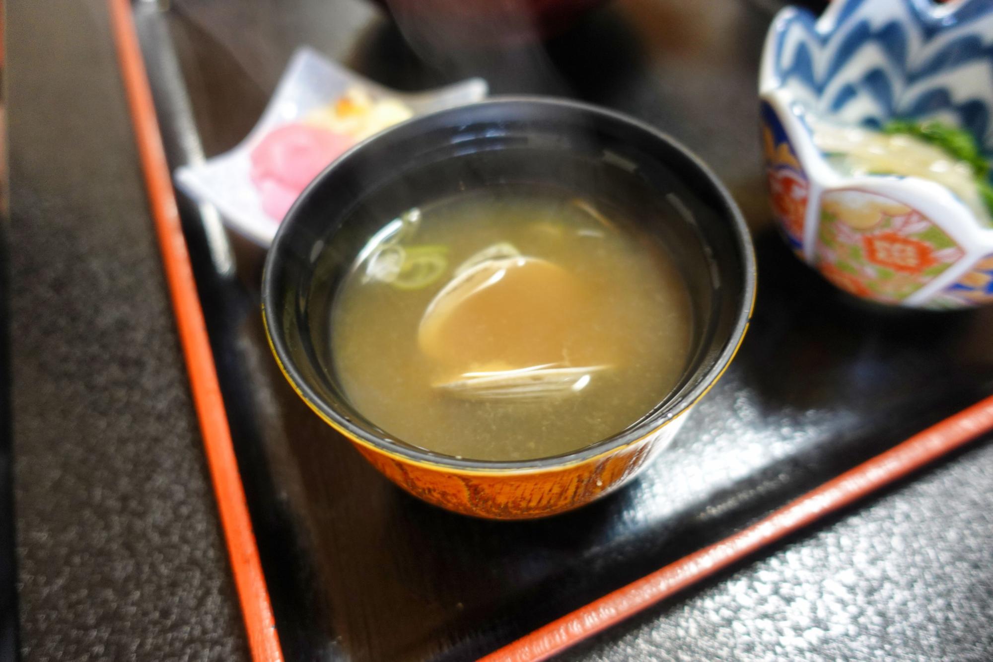 割烹 芳登里（ほとり）本日のオススメ ランチ  味噌汁