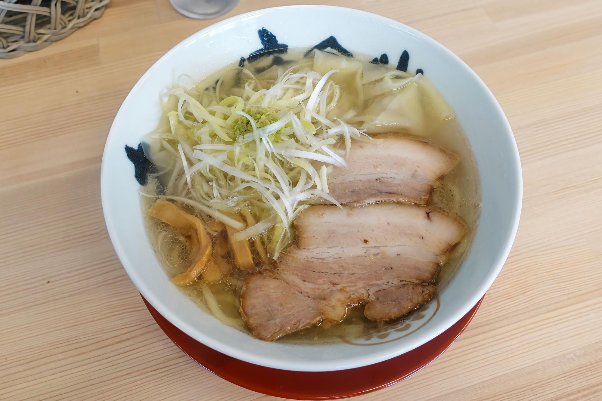 あじ庵食堂(あじあん食堂) 山葵潮ラーメン(わさびしおラーメン) + トッピングのワンタン