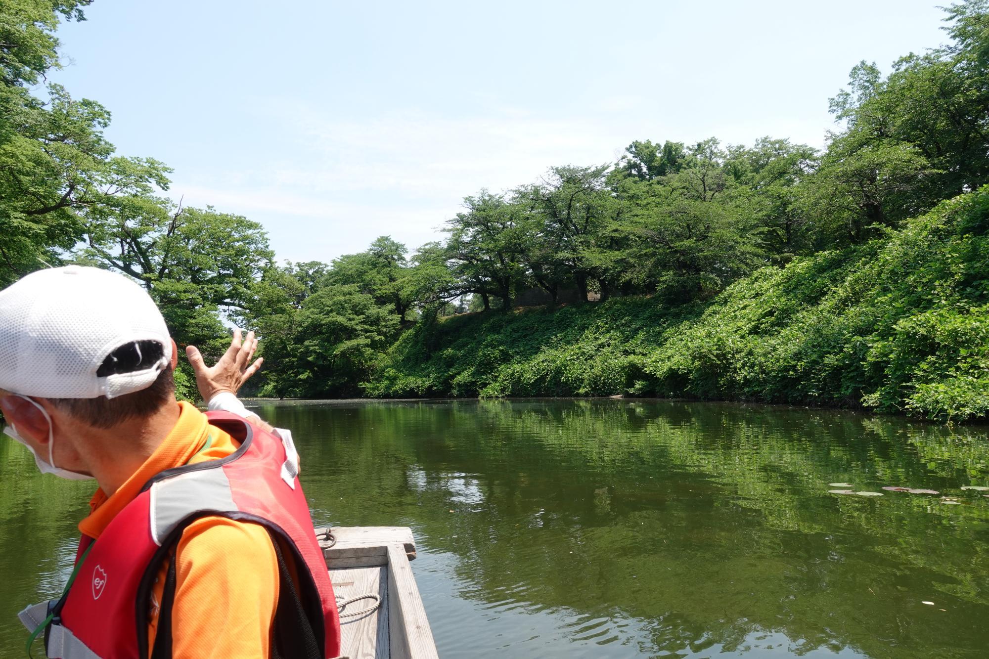 鶴ヶ城(若松城)  廊下橋からみ五軒丁濠