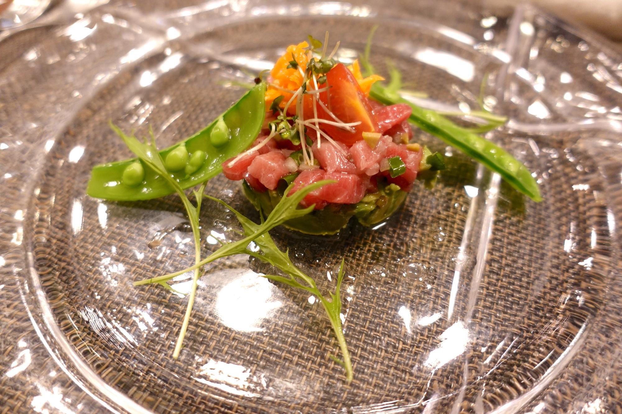 レストラン ラ レゾン(Restaurant la Raison) 天然マグロのタルタルとアボガドサラダ