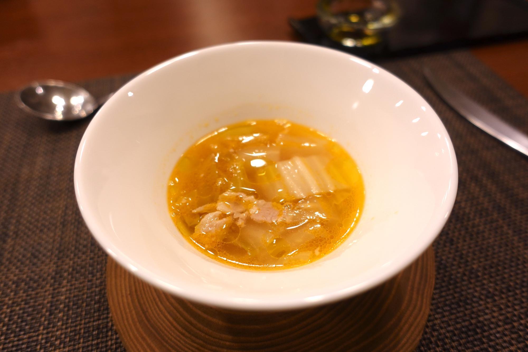 レストラン ラ レゾン(Restaurant la Raison) 豚肉と白菜のガルビュールスープ