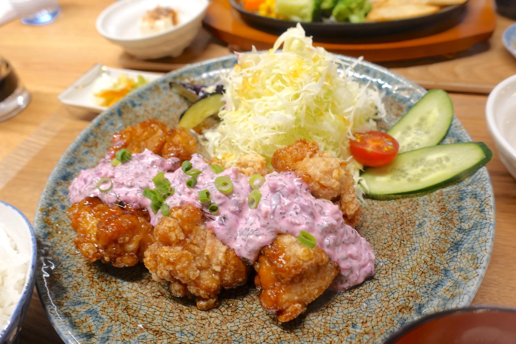 きちんとごはん 虹 桜色タルタルのチキン南蛮定食