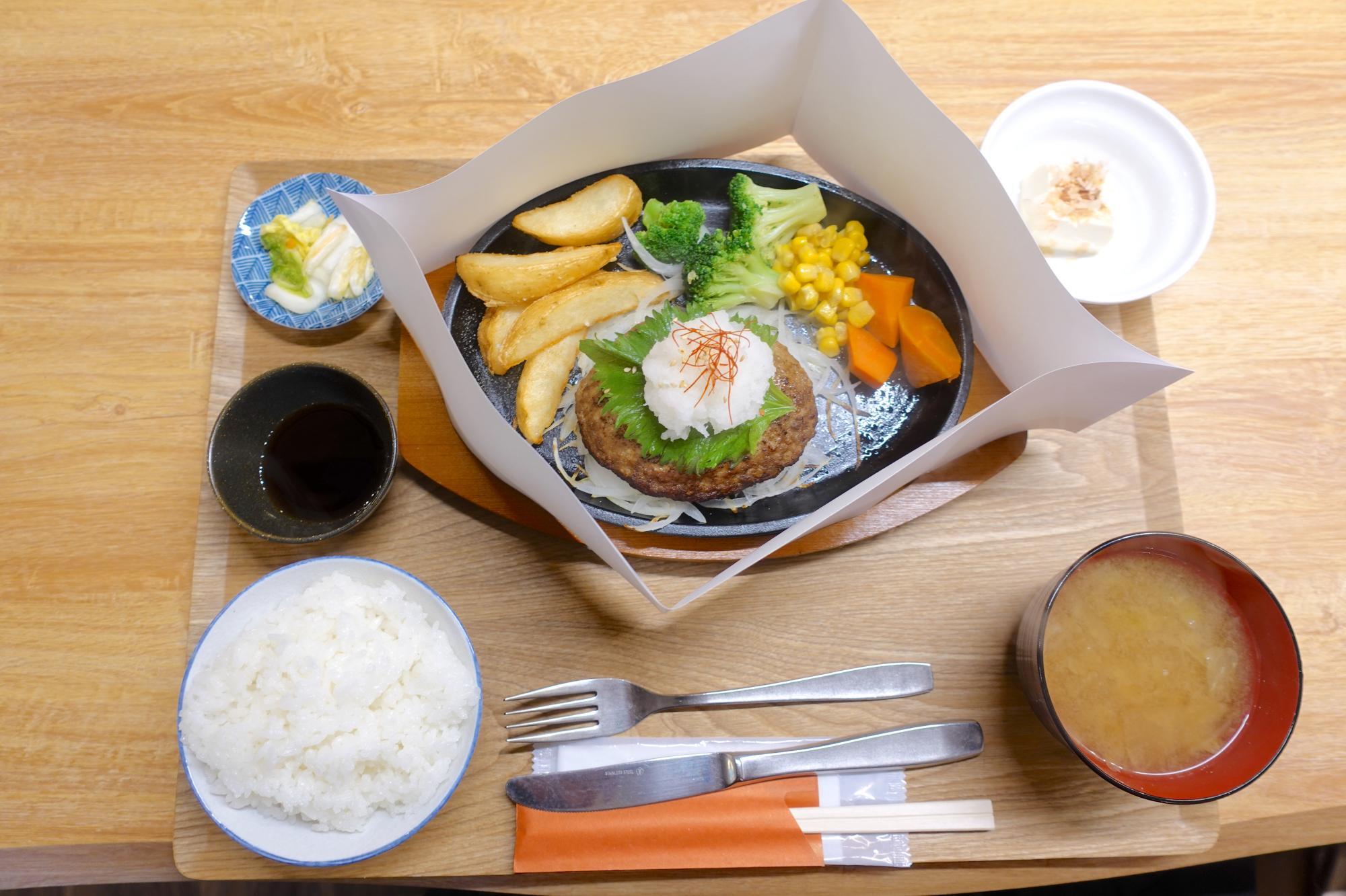 きちんとごはん 虹 メンチステーキ