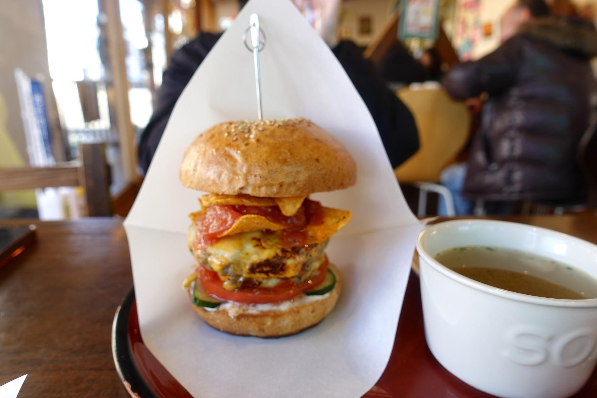 ラッキースマイル 背あぶり山バーガー