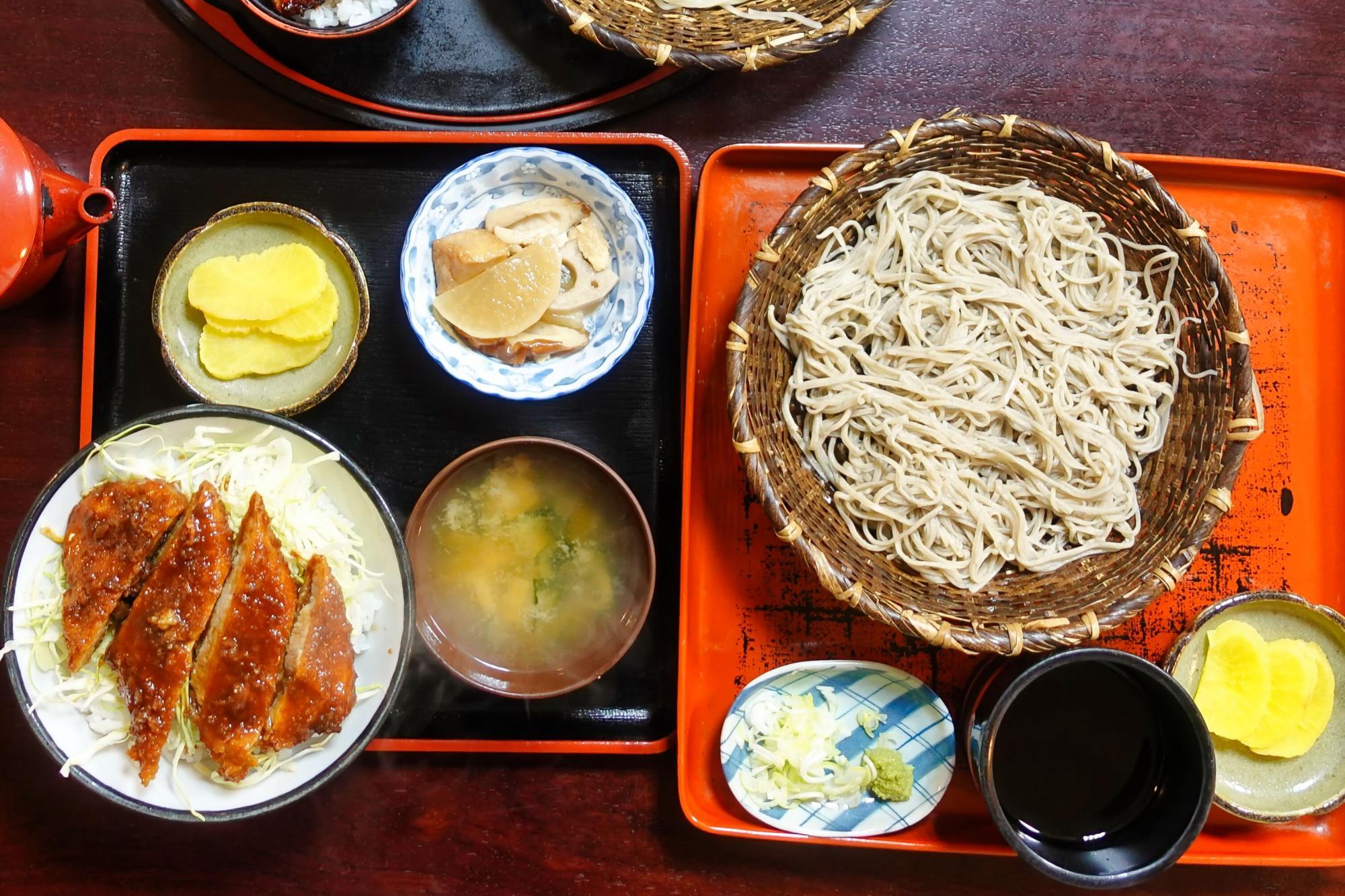 山都 そば処 萬長 (まんちょう) ソースカツ丼 + 寒晒しそば「田舎そば」