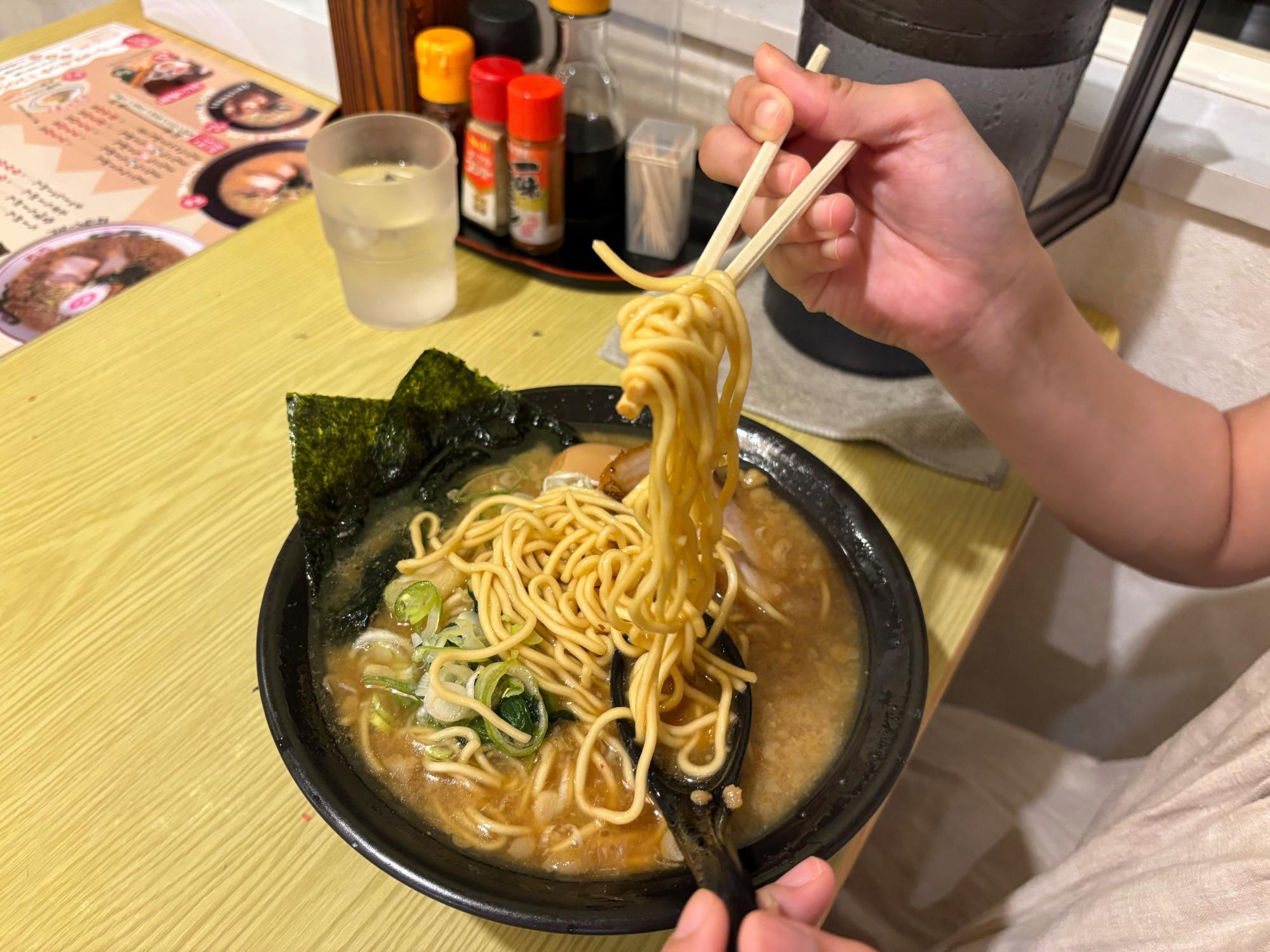 らーめん お食事処 あおやま とんこつ（みそ）らーめん（太麺）
