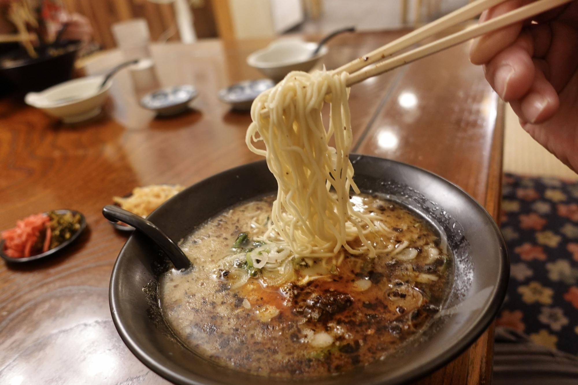 お食事処 あおやま とんこつラーメン ストレート 細麵