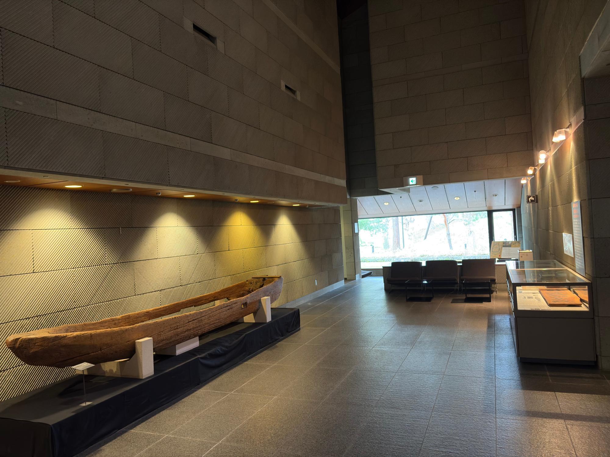 福島県立博物館(県博/けんぱく) 総合展示室内 2カ所に休憩所&トイレ