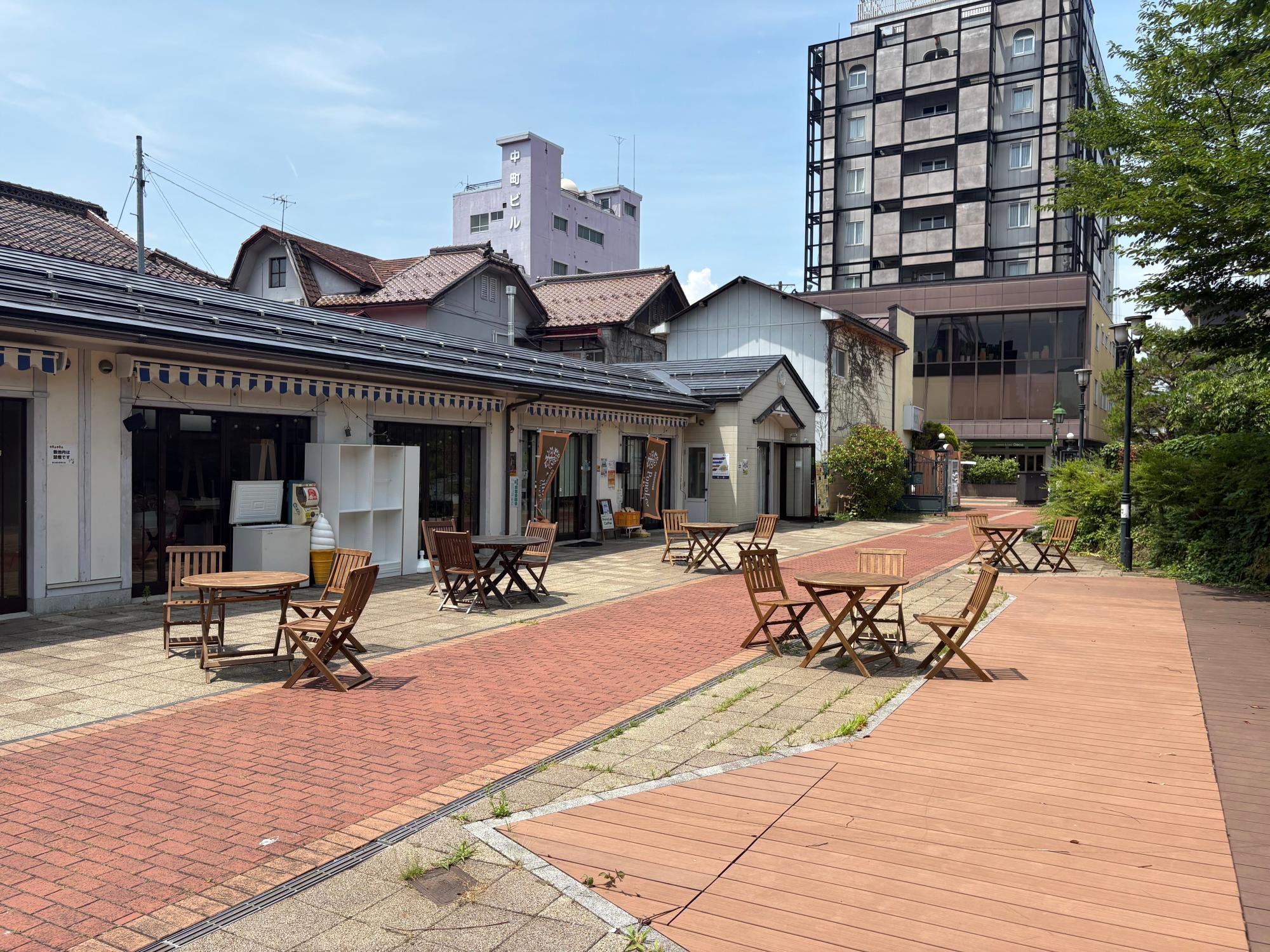 野口英世青春広場からPonoLea Coffee/ポノレア コーヒー