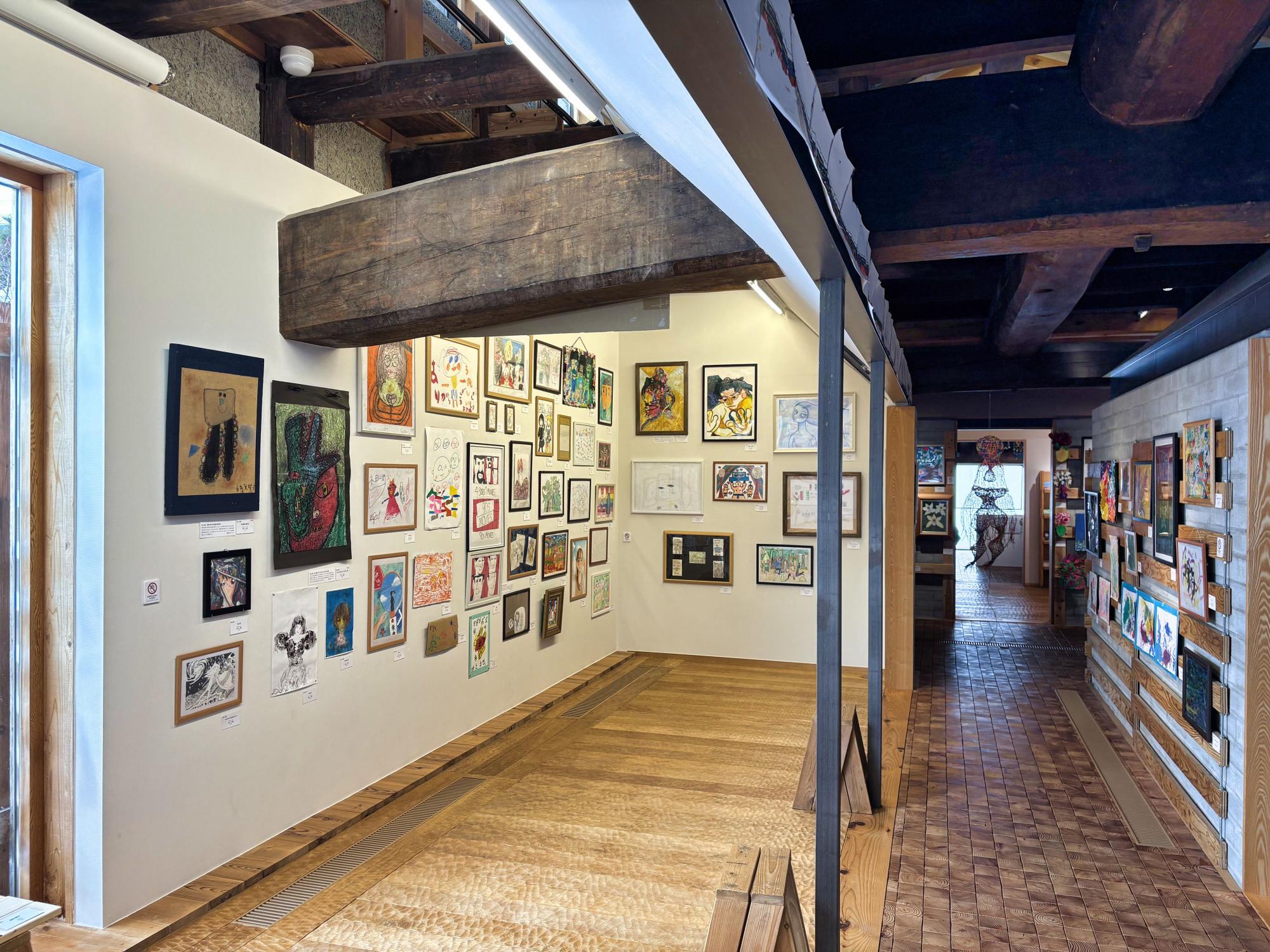 はじまりの美術館 きになる↑↓ひょうげん