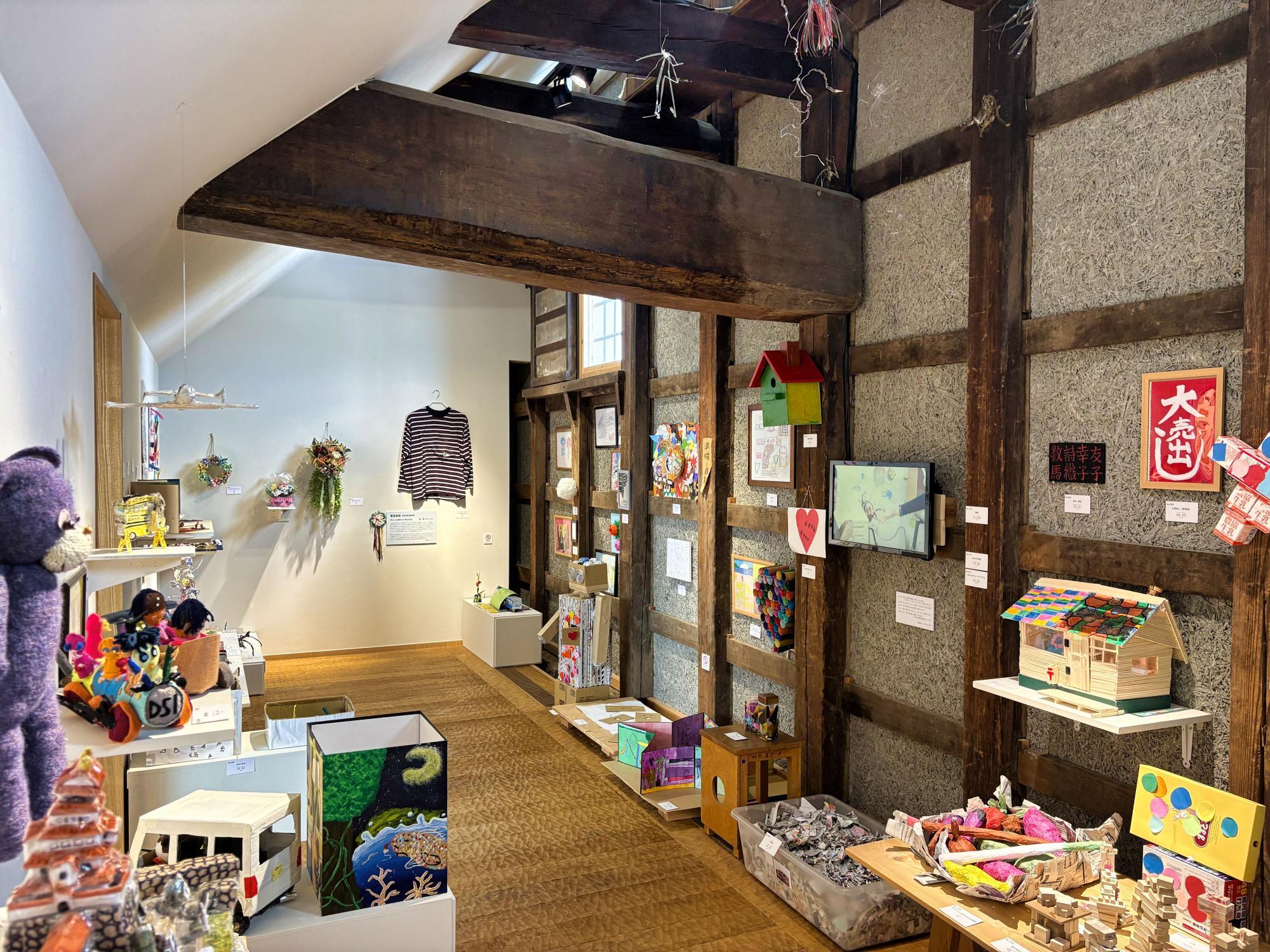 はじまりの美術館 きになる↑↓ひょうげん