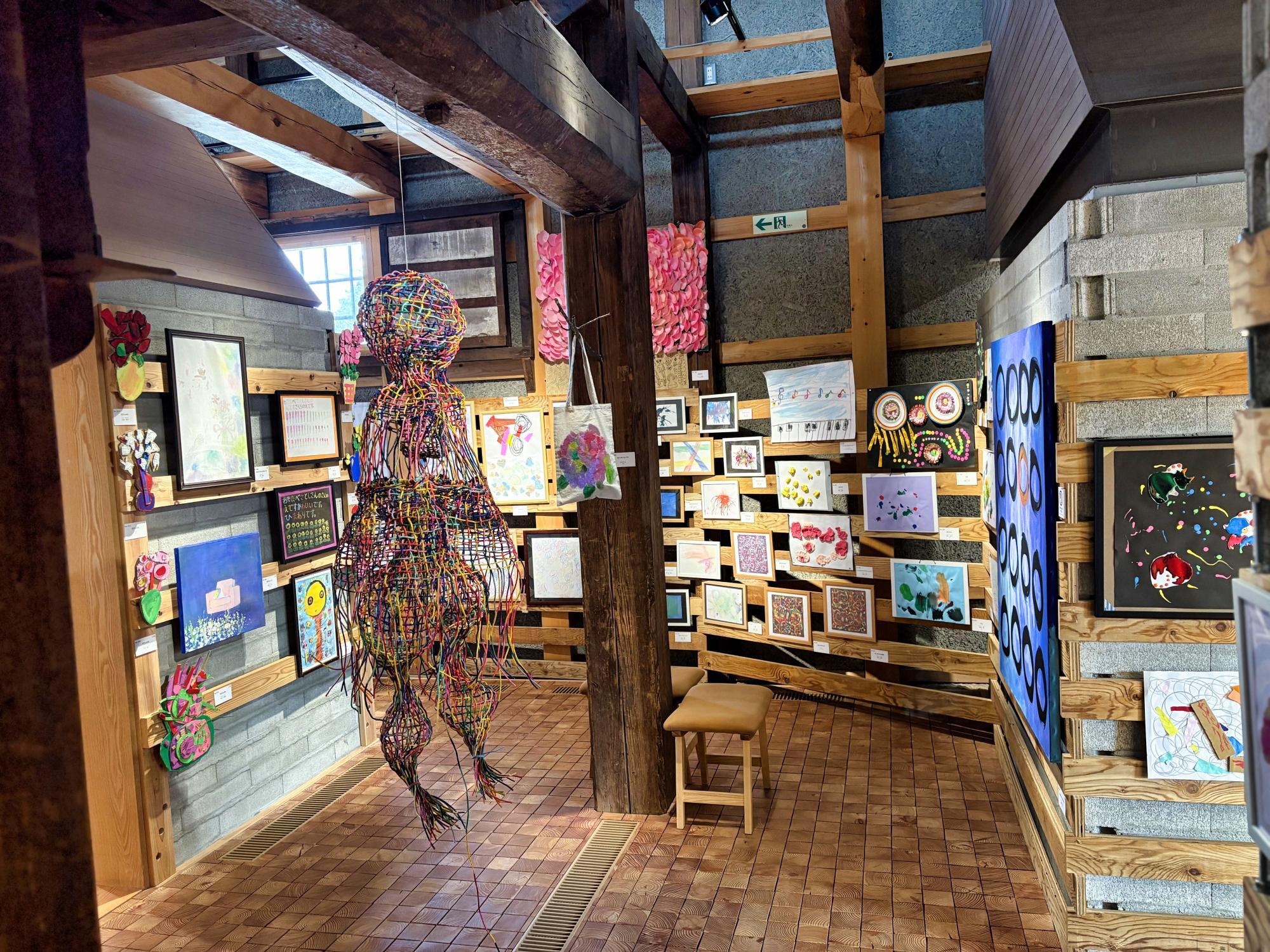 はじまりの美術館 きになる↑↓ひょうげん