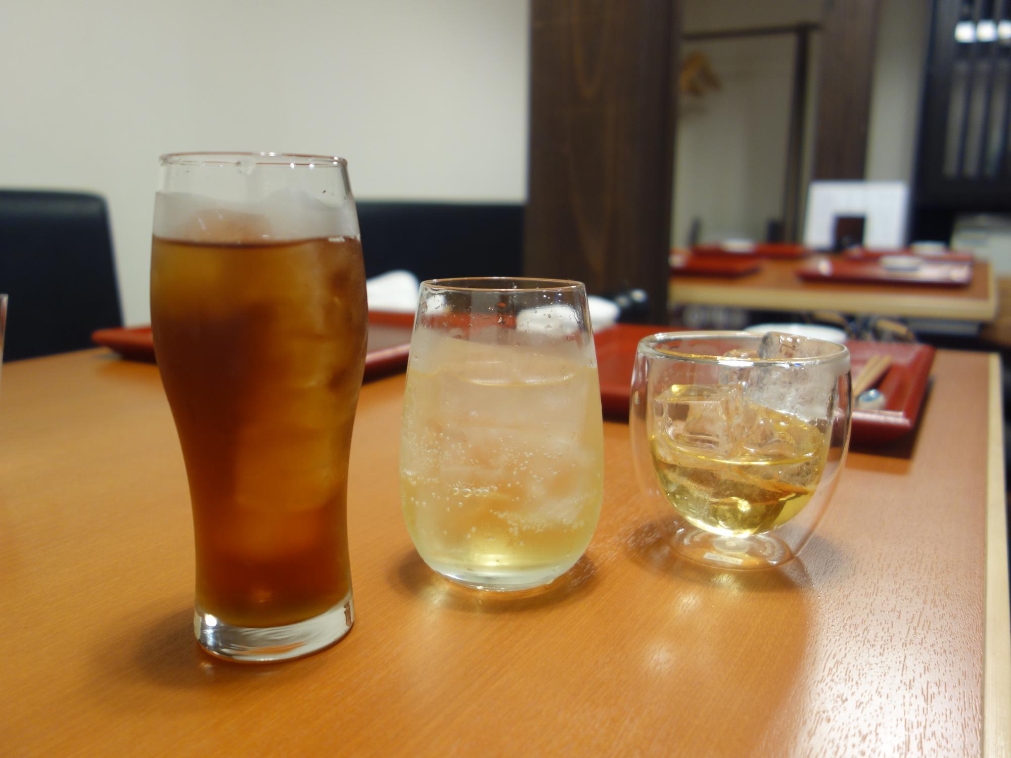 ハジメ 烏龍茶、梅ソーダ、梅ロック