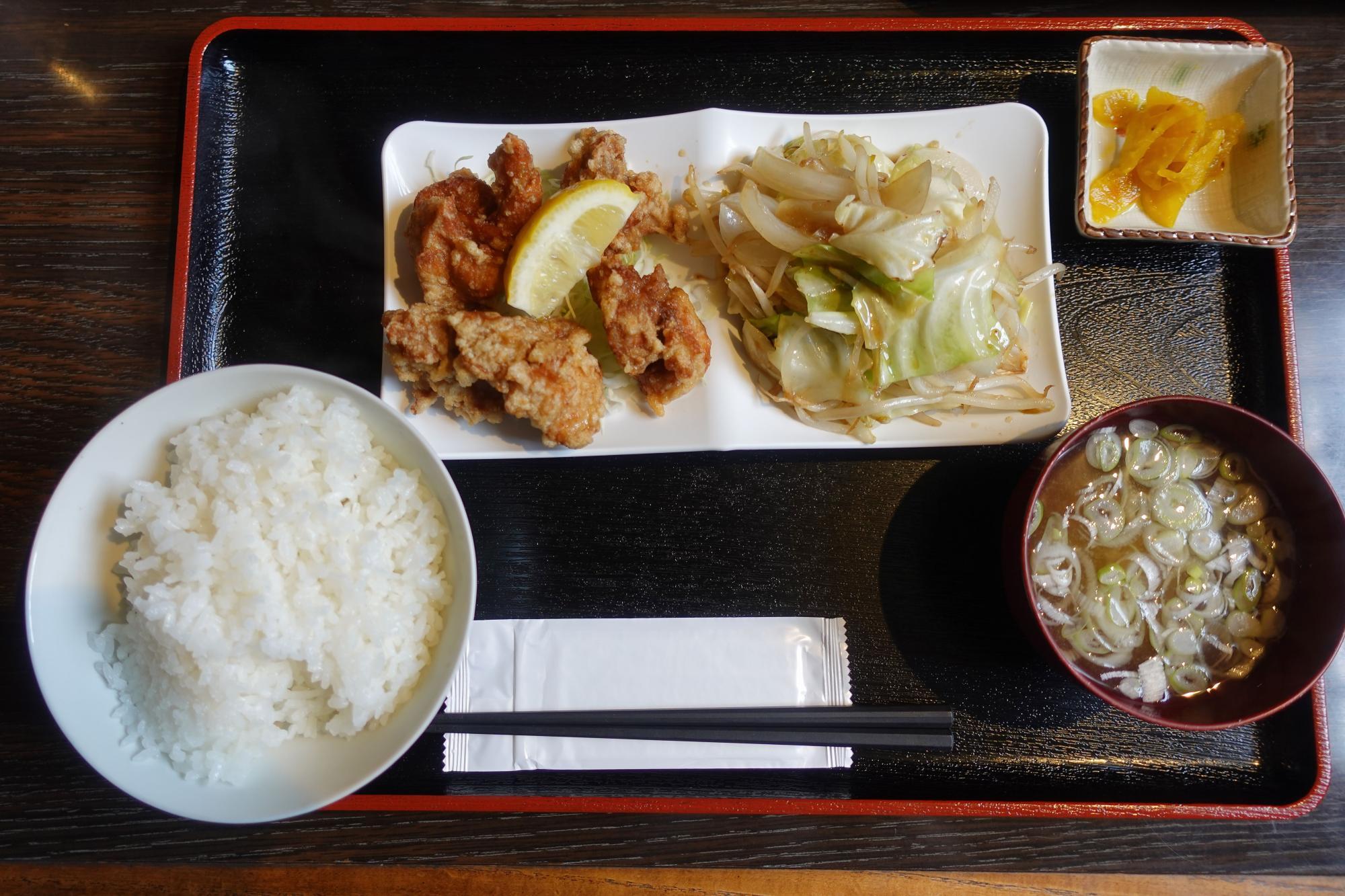 ごはんや華奈/はな ハーフ＆ハーフ とり唐揚げ + 野菜炒め