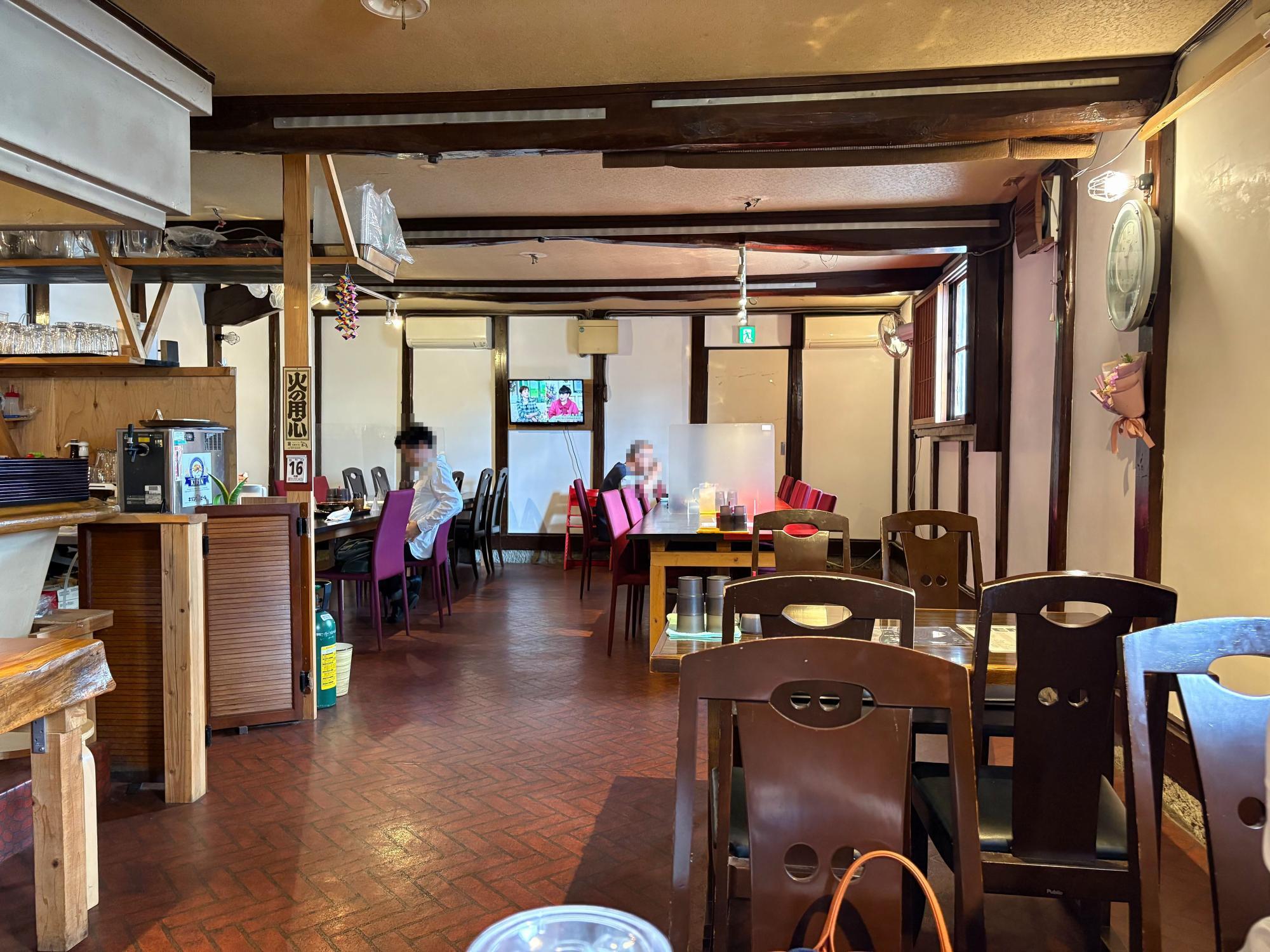 ごはんや華奈/はな 店内 テーブル席