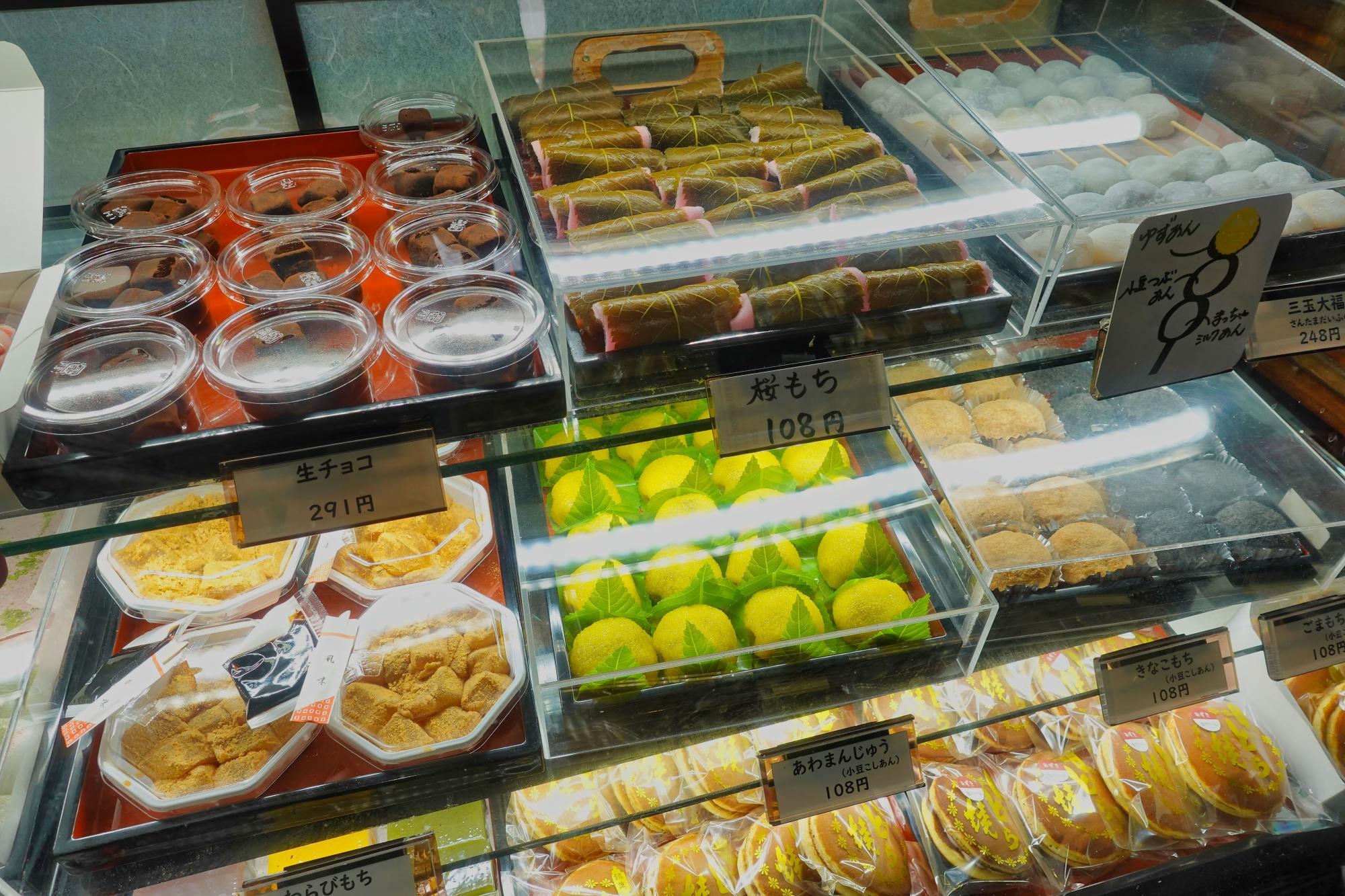 田原屋菓子店 店内