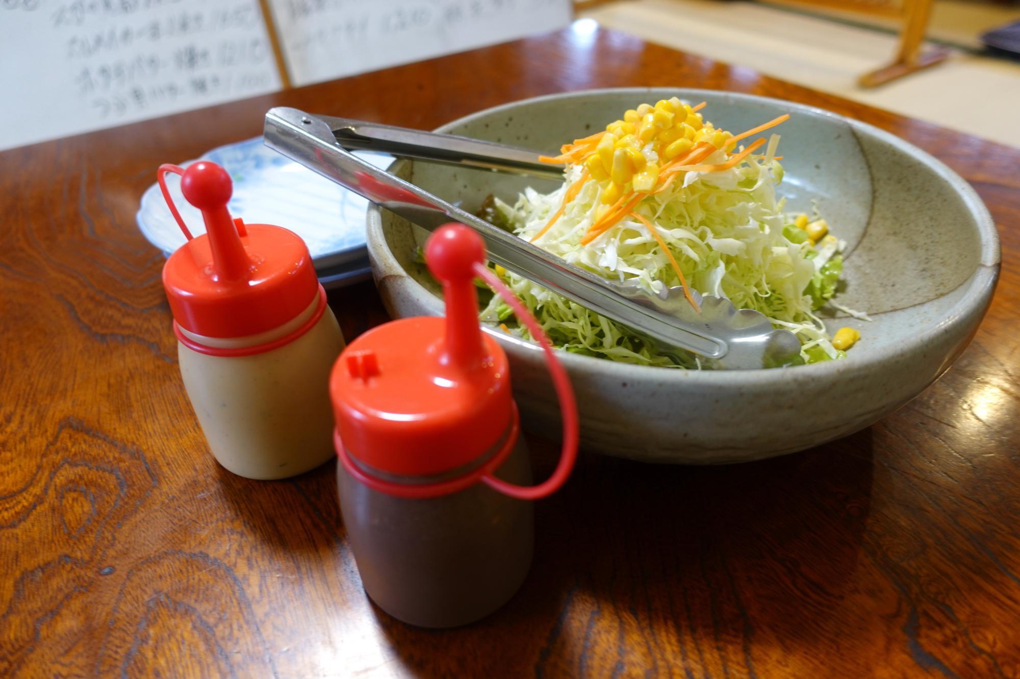 丑若丸 食前のサラダ