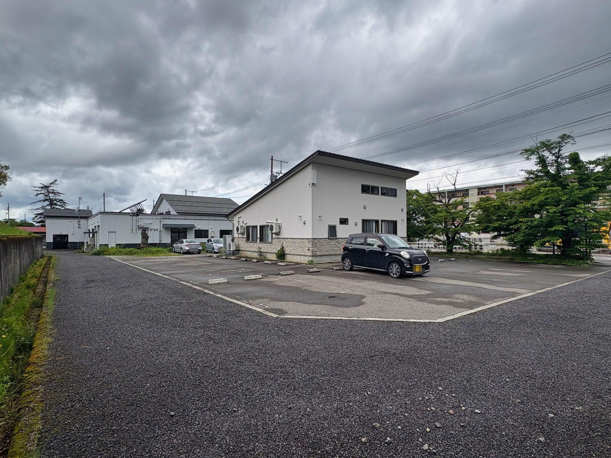 蕎麦蕎房 かみしろや 店舗 外観 駐車場