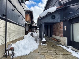 あいづ浪漫亭 しおぐら ↑の写真の奥。