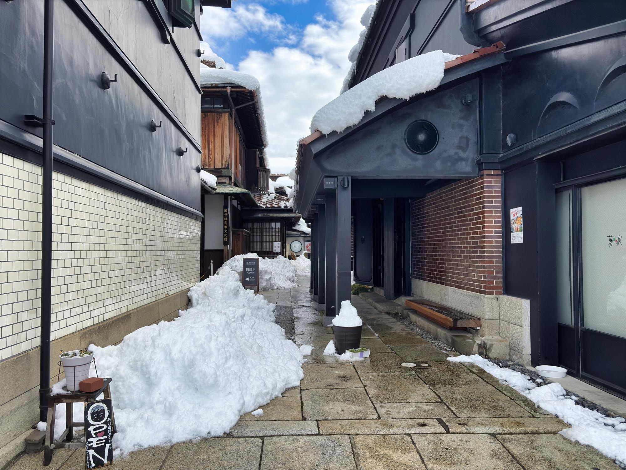 あいづ浪漫亭 しおぐら ↑の写真の奥。