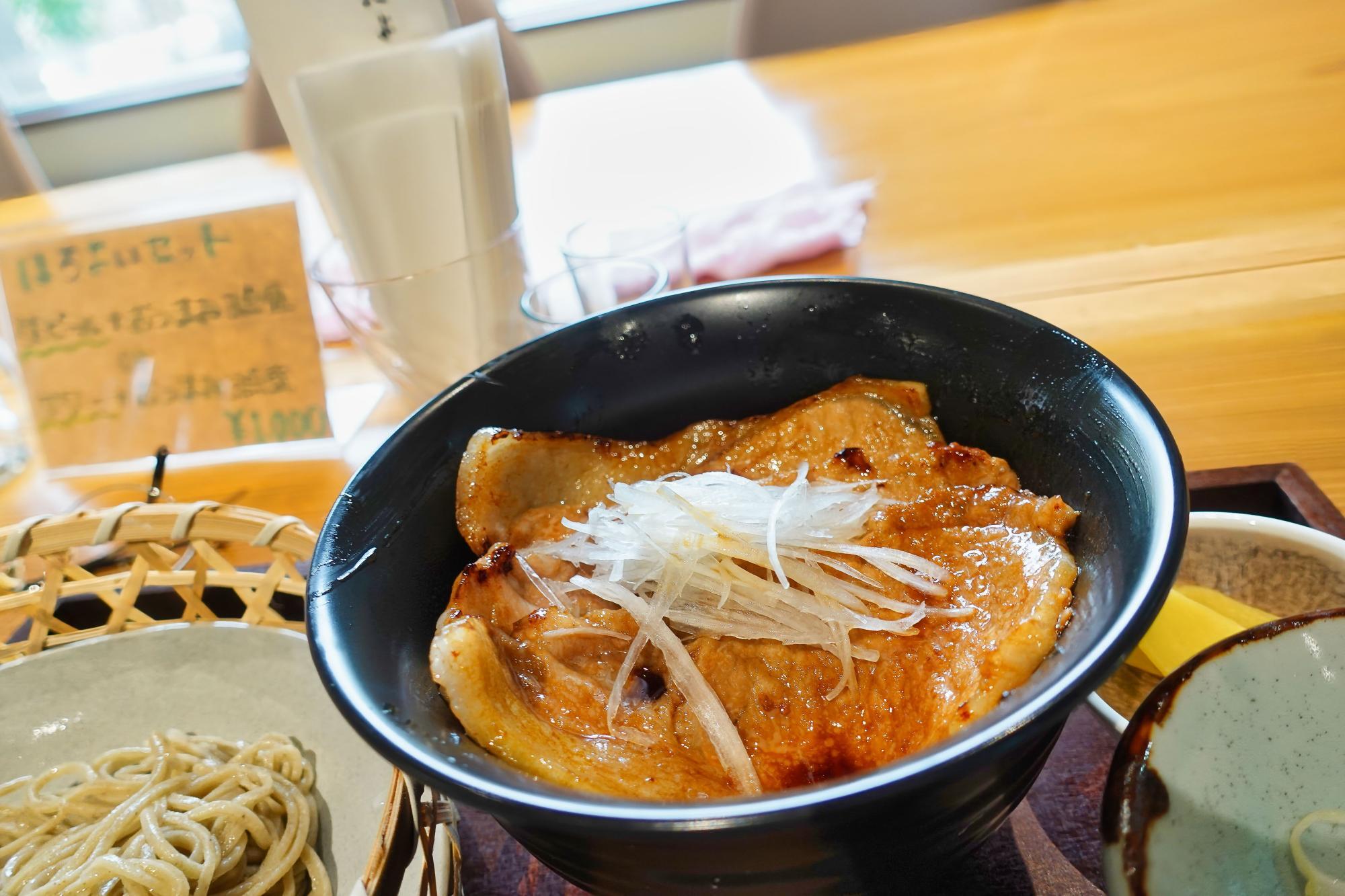 風と陽なたとそばの花 日替わりランチ 十勝風豚丼とハーフ蕎麦