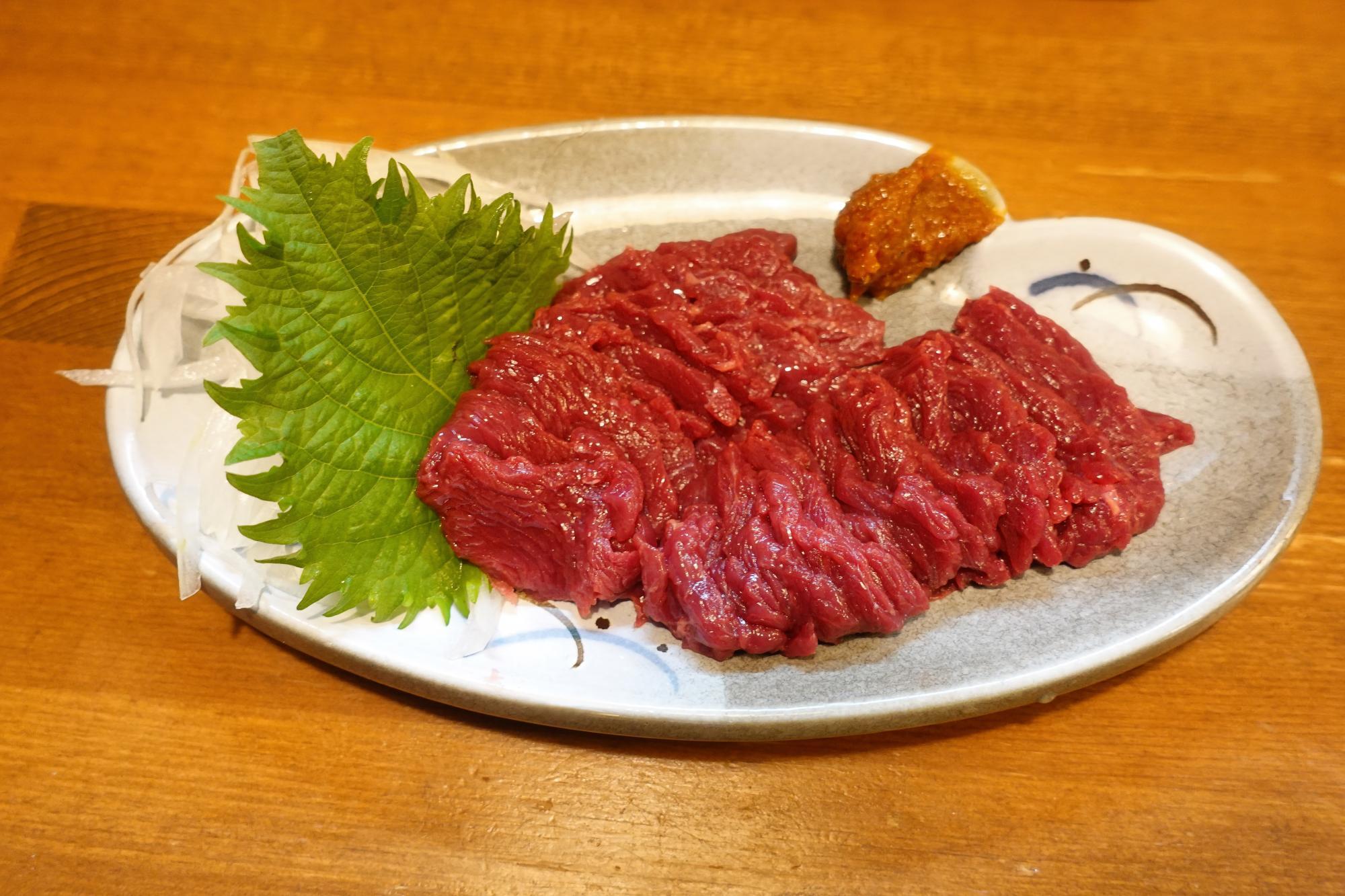 居酒屋 竹の娘(たけのこ)  馬刺し(桜刺し)