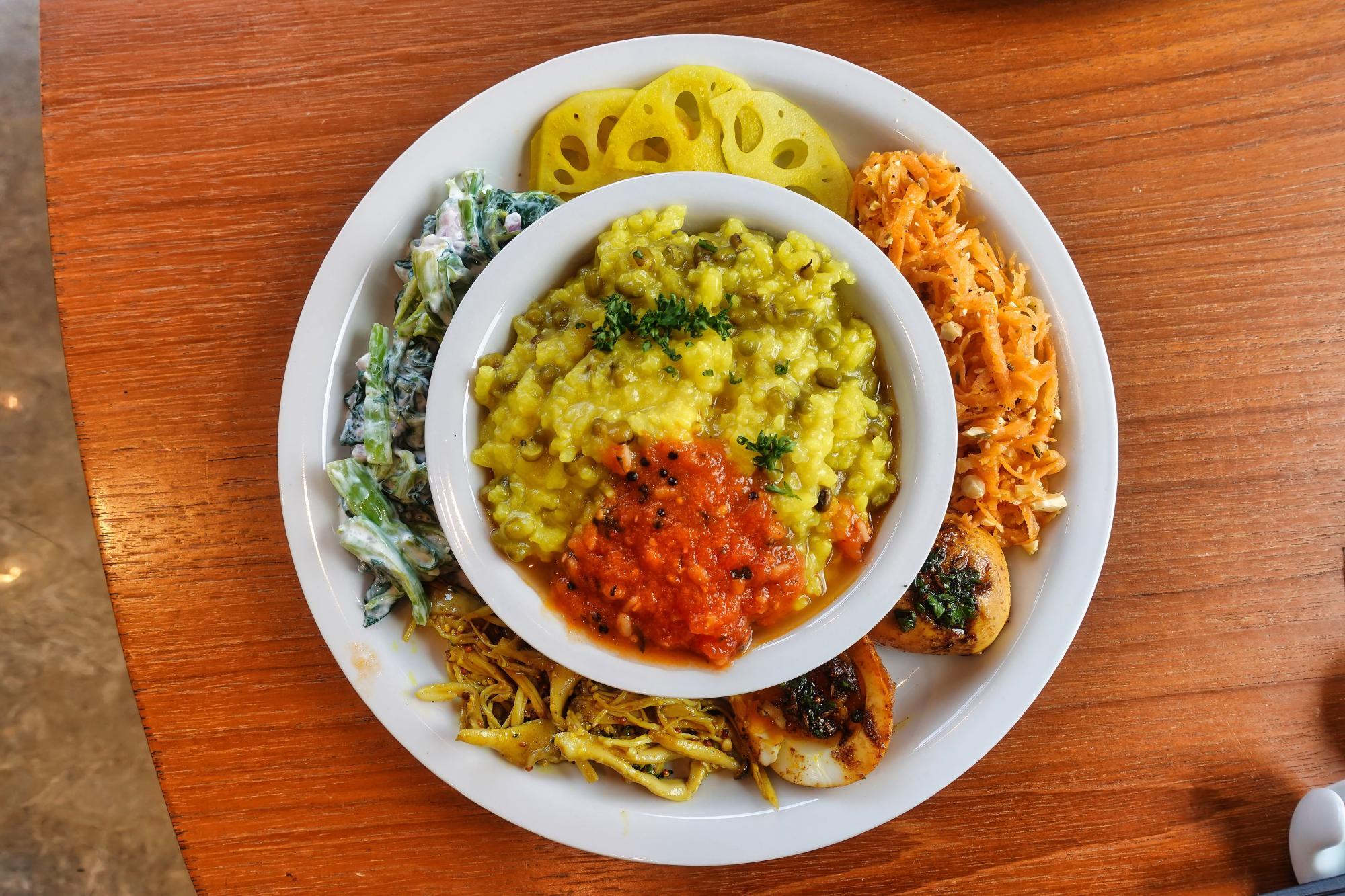 アンドファームズ/&FARMS 本日のランチ「インドの豆粥ワンプレート」