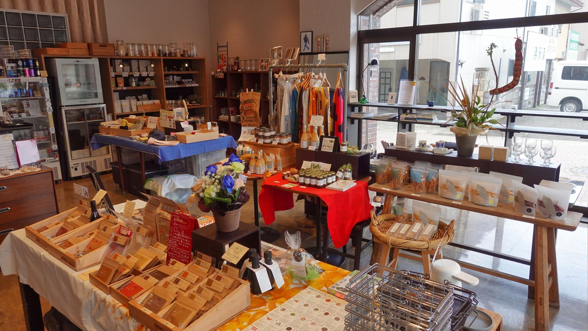 アンドファームズ/&FARMS 店内