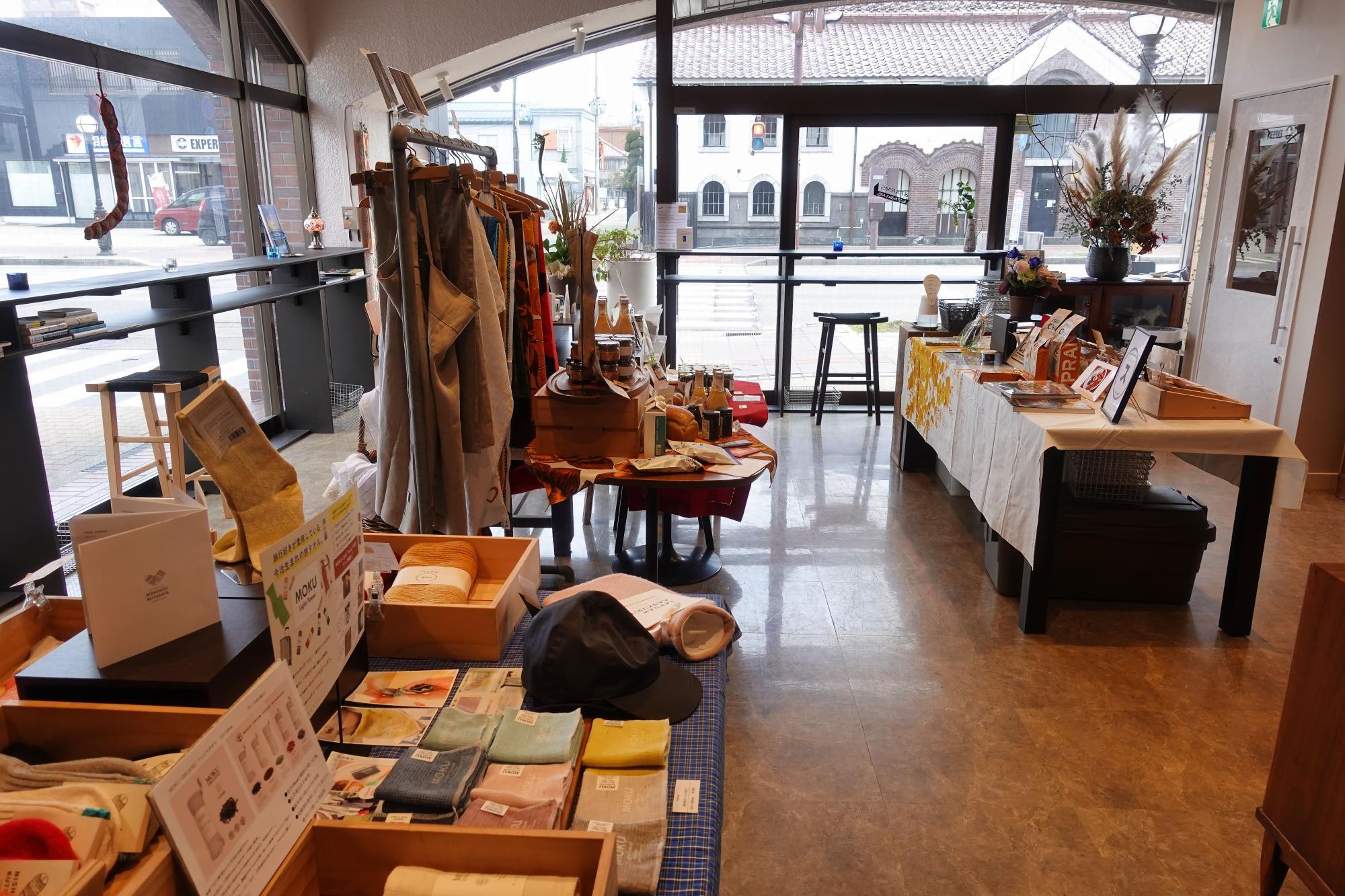 アンドファームズ/&FARMS 店内